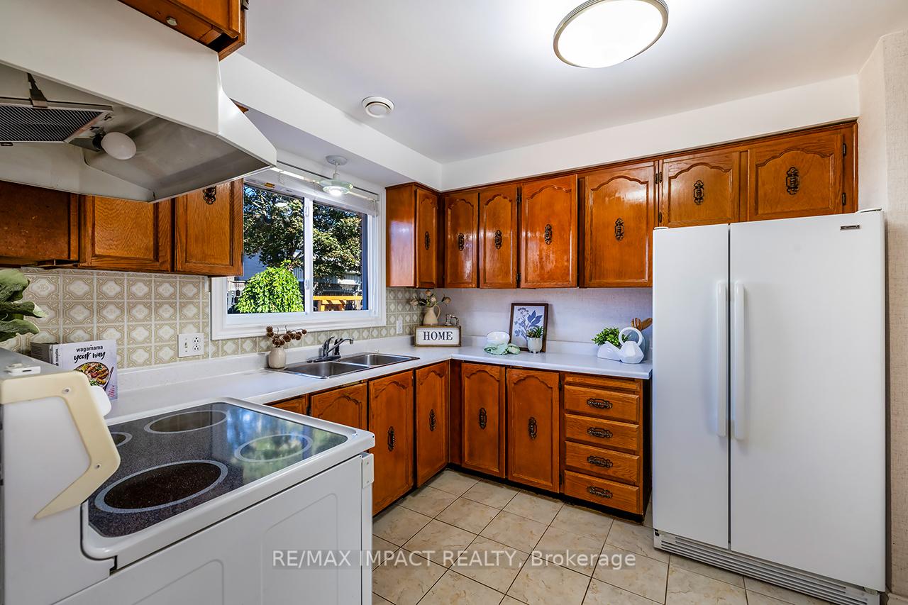 Photo 11 of 30 Hetherington Drive, Clarington, Bowmanville — HOMEH