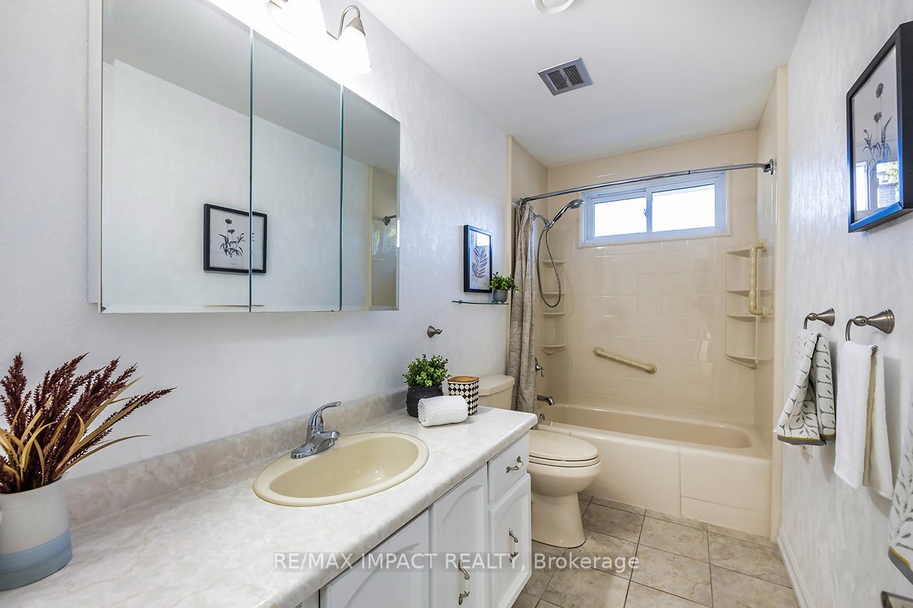 Photo 15 of 30 Hetherington Drive, Clarington, Bowmanville — HOMEH