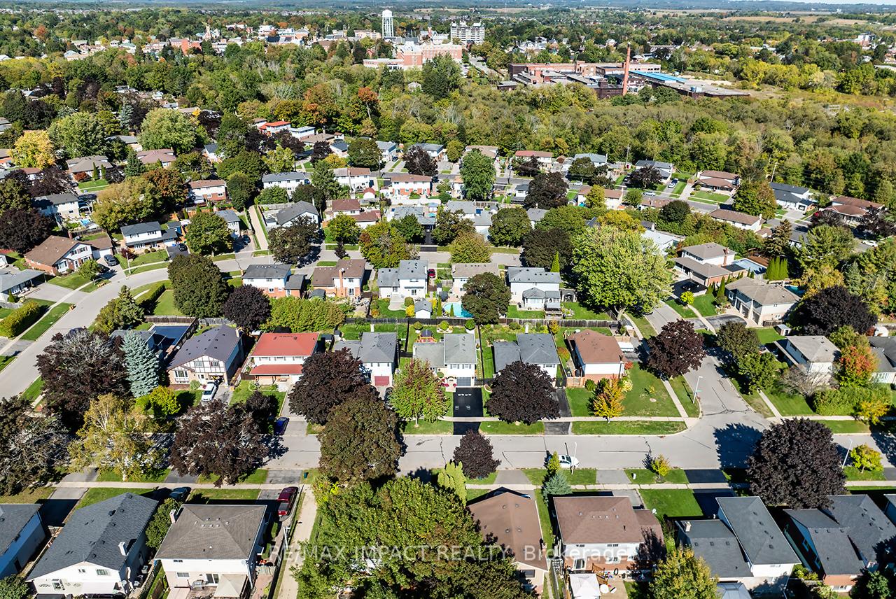 Photo 27 of 30 Hetherington Drive, Clarington, Bowmanville — HOMEH