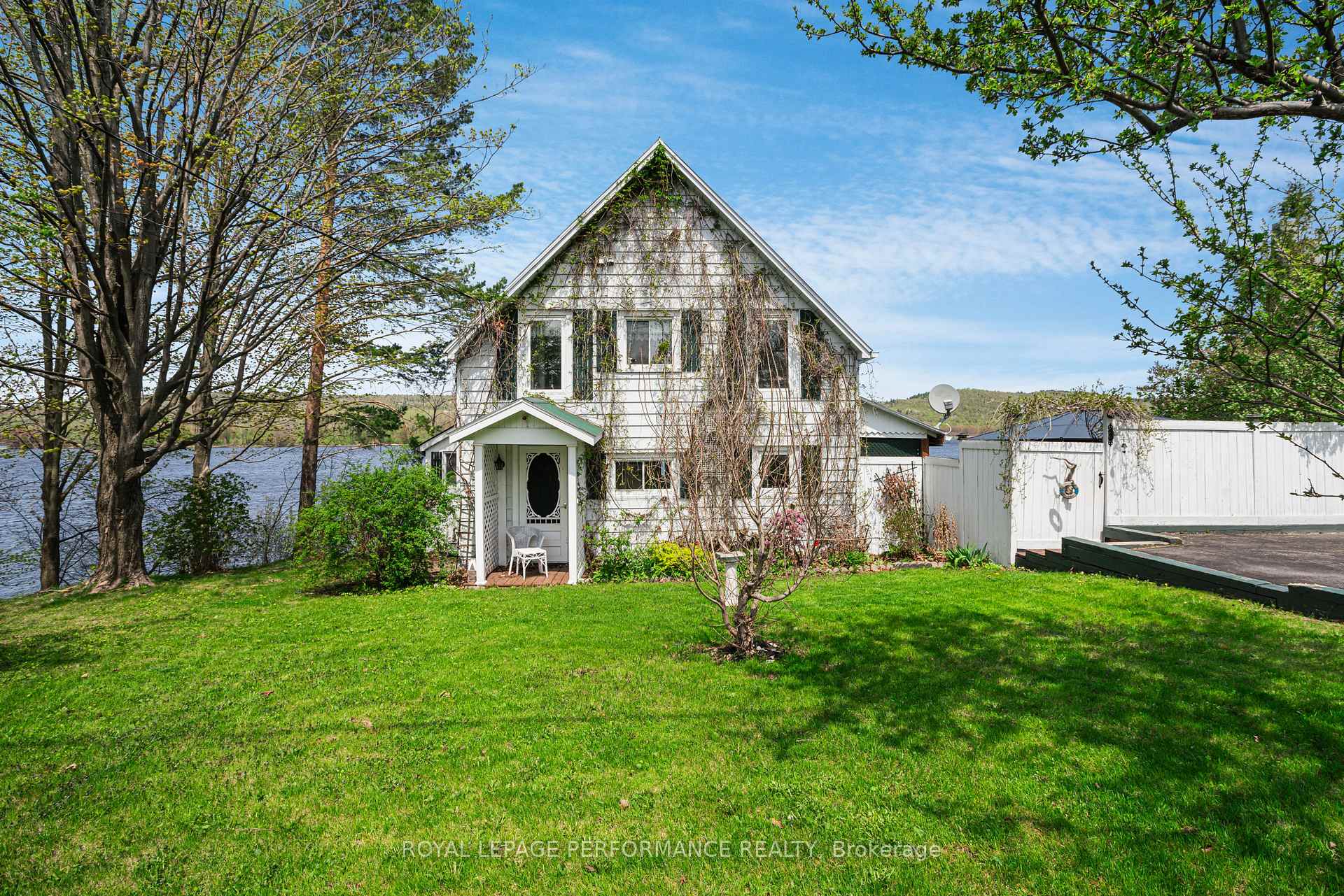 Photo 3 of 186 Front Road W, Champlain, Champlain Twp — HOMEH