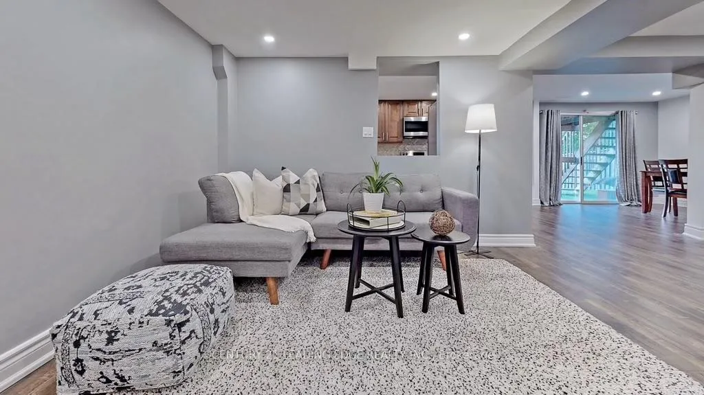 Photo 2 of Unit Basement, 32 Westmoreland Court, Markham, Unionville — HOMEH