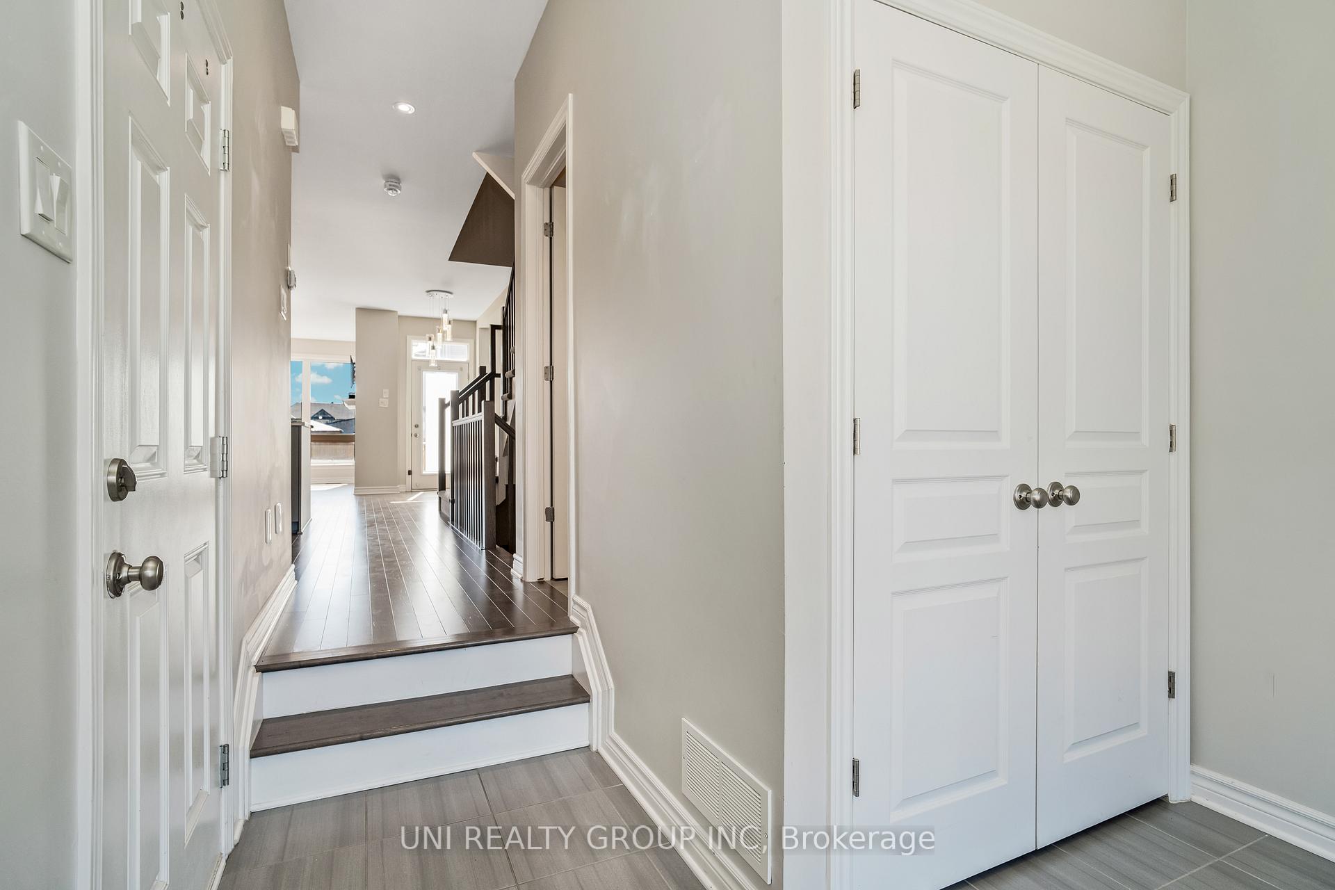Photo 4 of 525 Markdale Terrace, Ottawa, Riverside South/Gloucester Glen — HOMEH