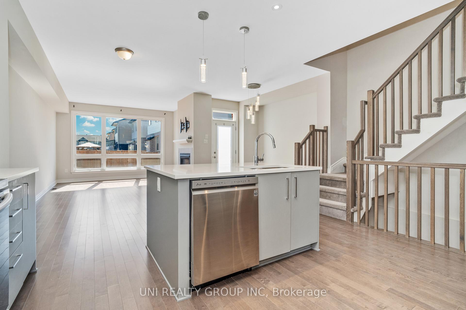 Photo 6 of 525 Markdale Terrace, Ottawa, Riverside South/Gloucester Glen — HOMEH