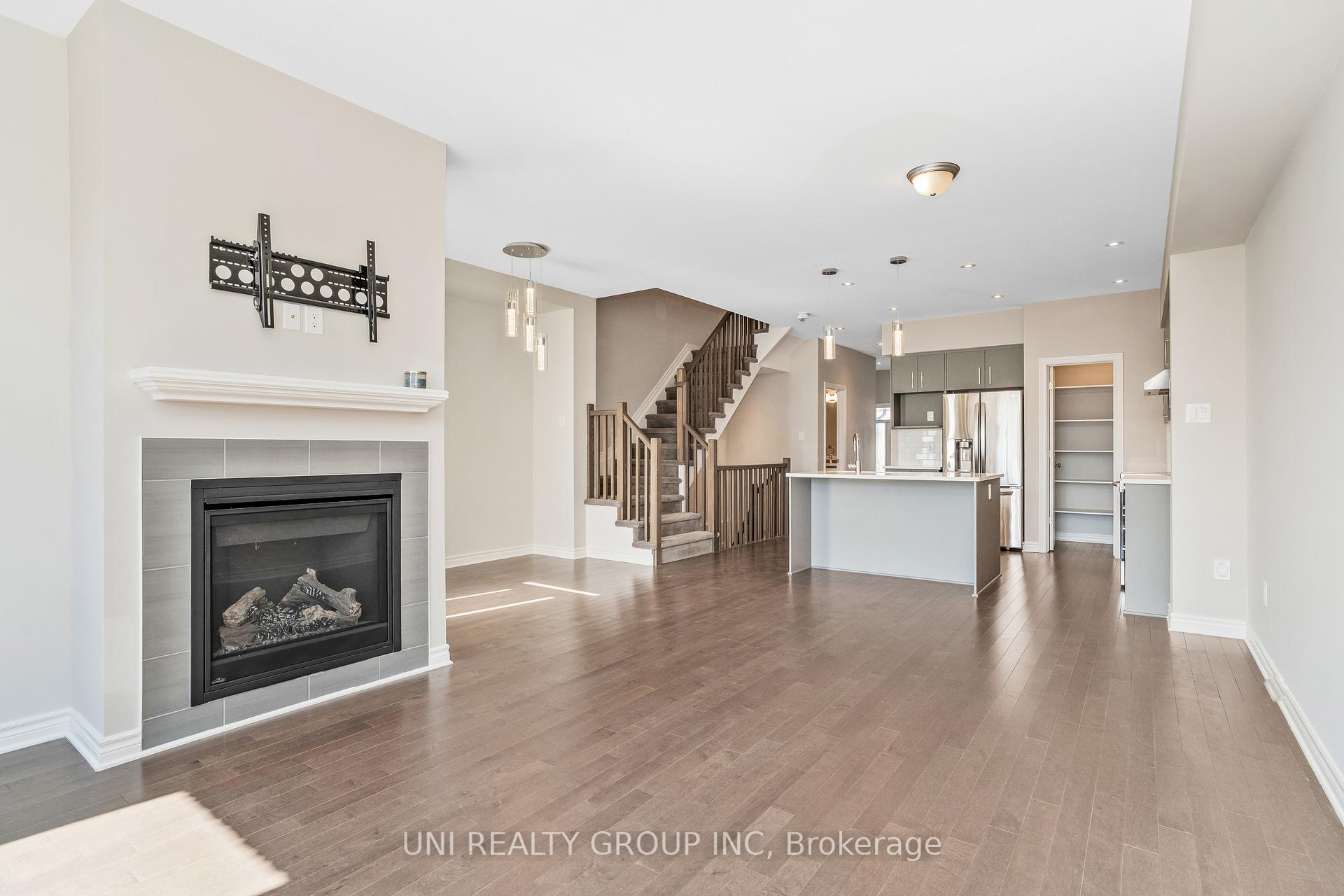 Photo 8 of 525 Markdale Terrace, Ottawa, Riverside South/Gloucester Glen — HOMEH