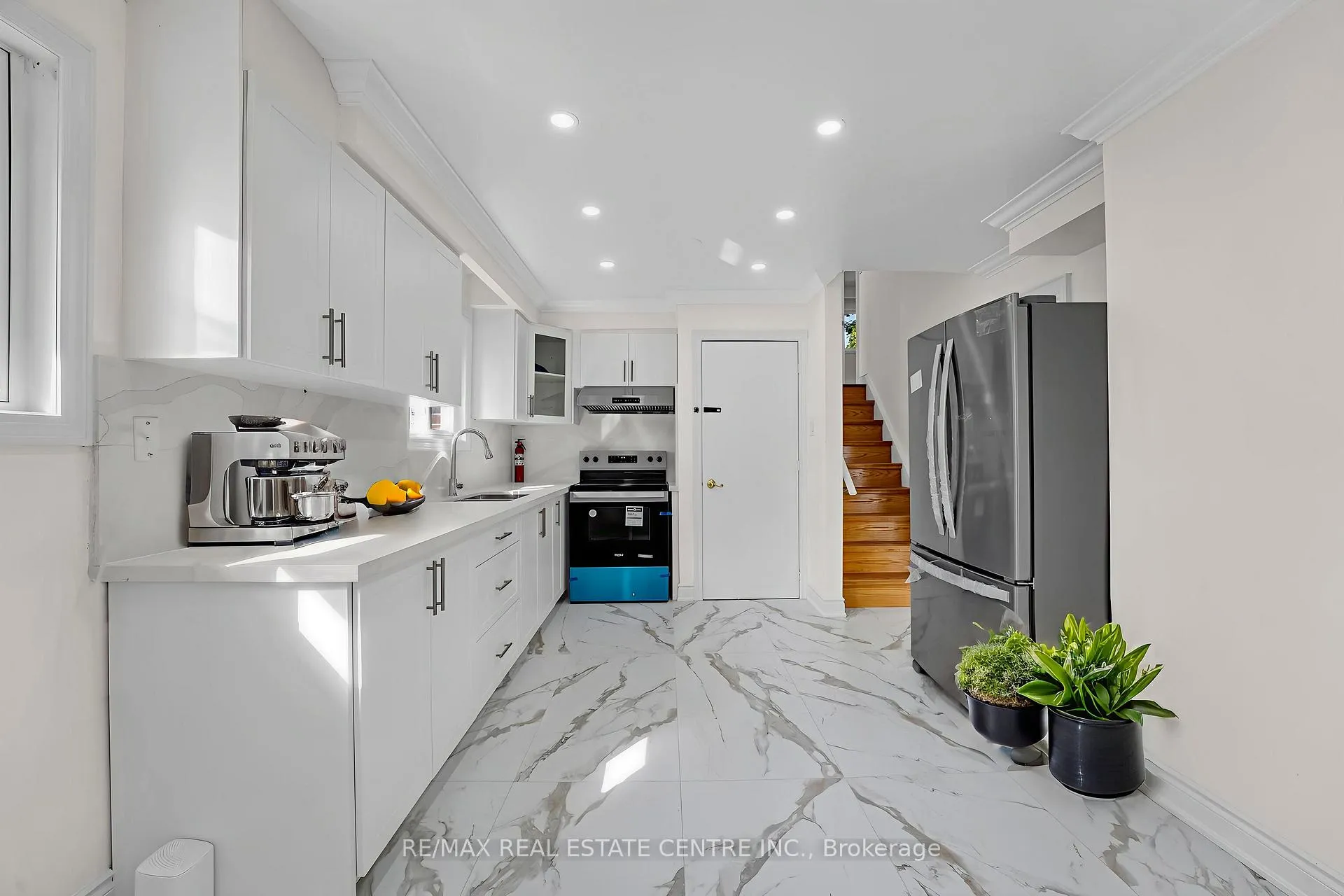 Photo 9 of 82 Merton Road, Brampton, Brampton North — HOMEH