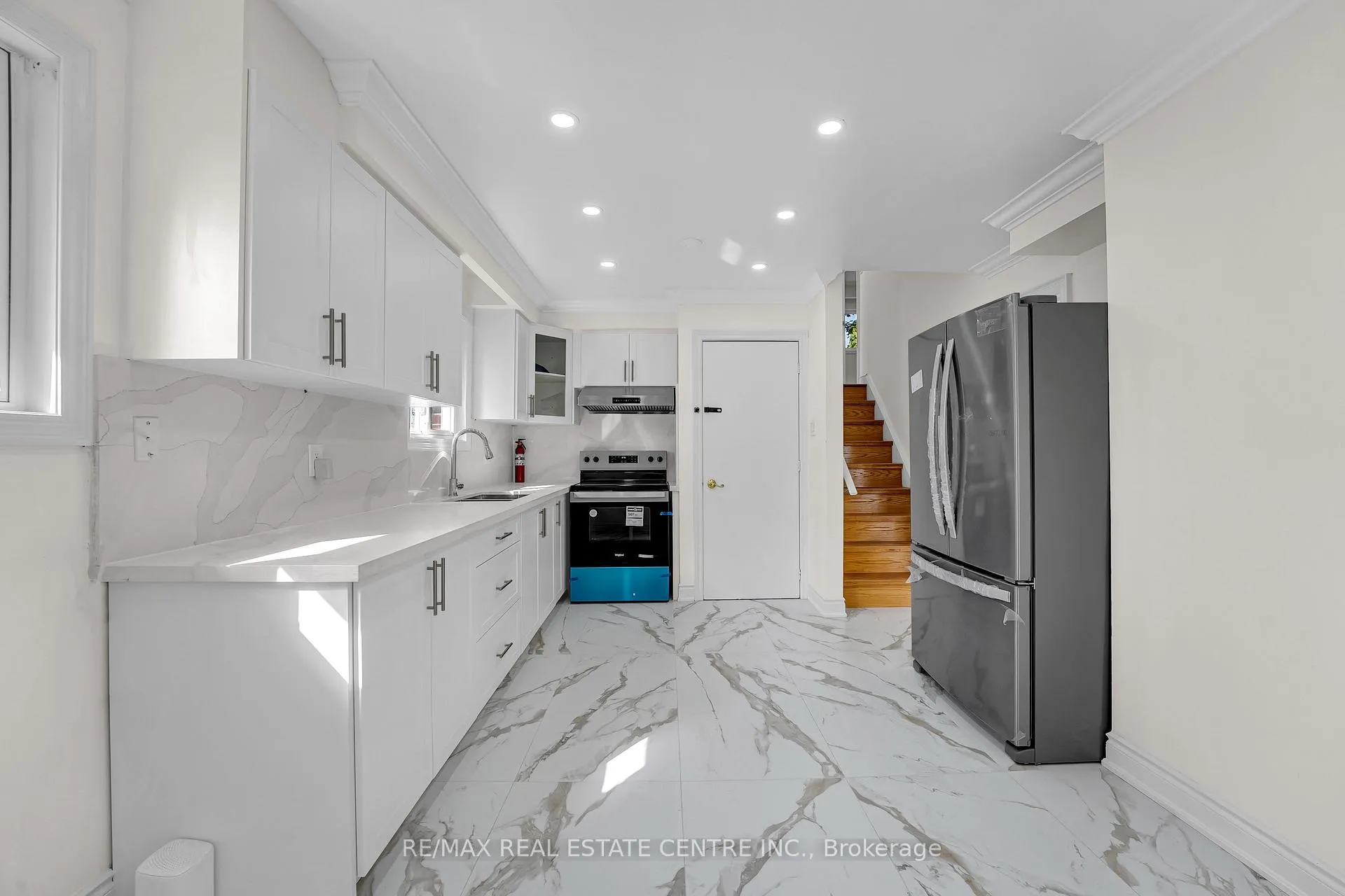 Photo 10 of 82 Merton Road, Brampton, Brampton North — HOMEH
