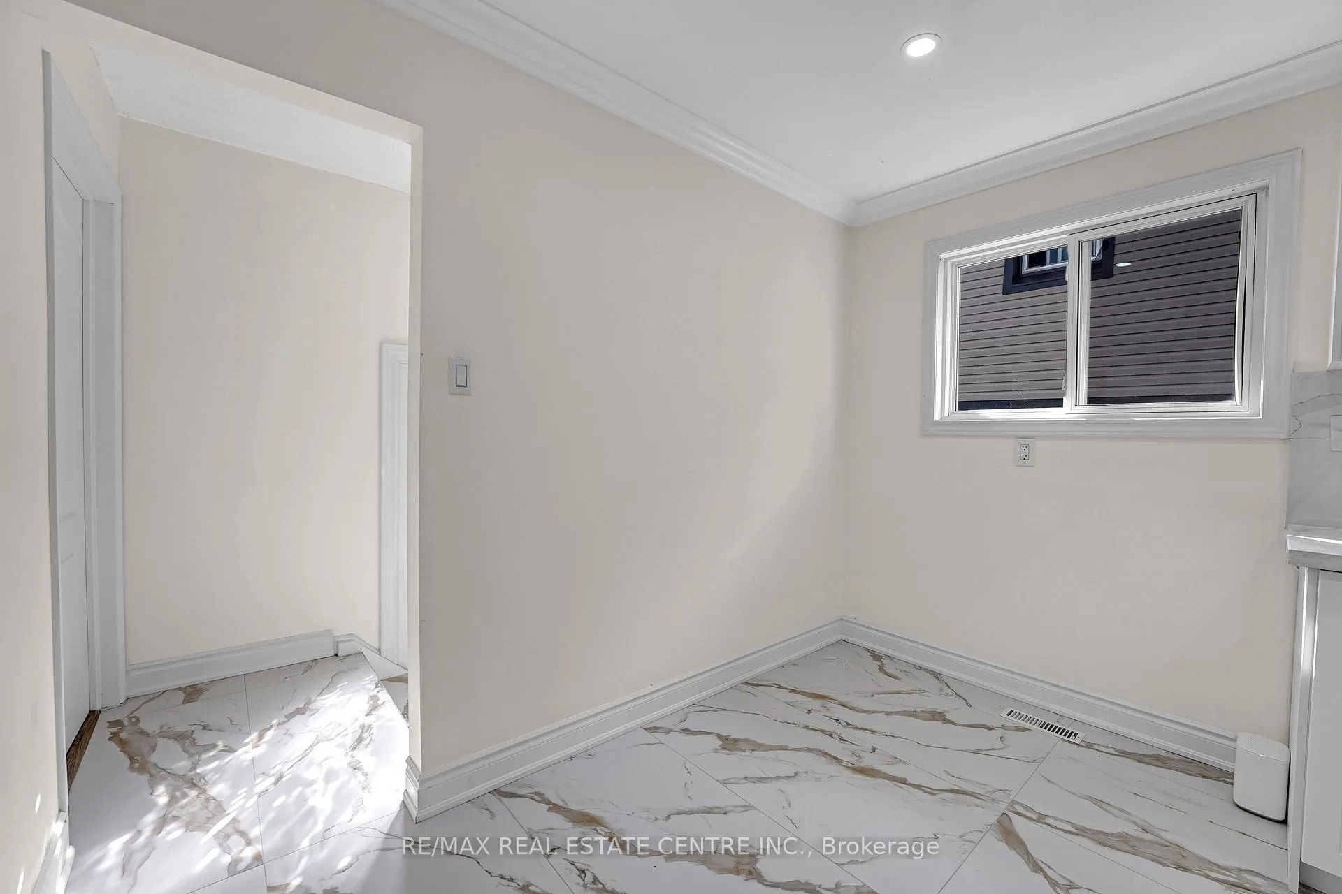 Photo 11 of 82 Merton Road, Brampton, Brampton North — HOMEH