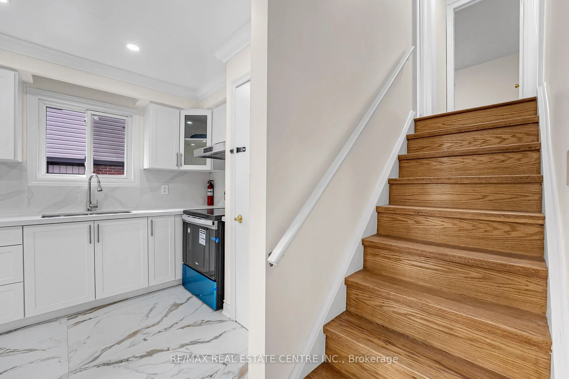 Photo 13 of 82 Merton Road, Brampton, Brampton North — HOMEH