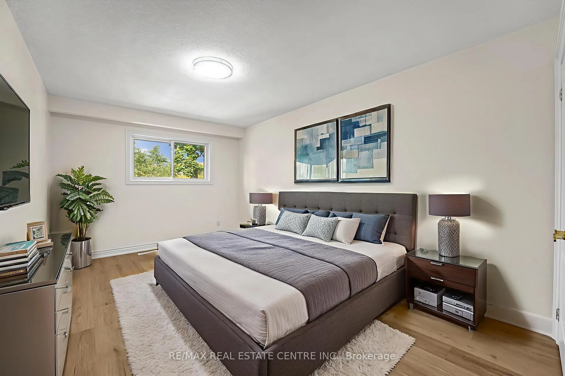 Photo 14 of 82 Merton Road, Brampton, Brampton North — HOMEH