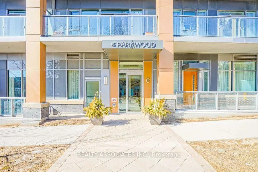 Front of Unit 307, 6 Parkwood Avenue