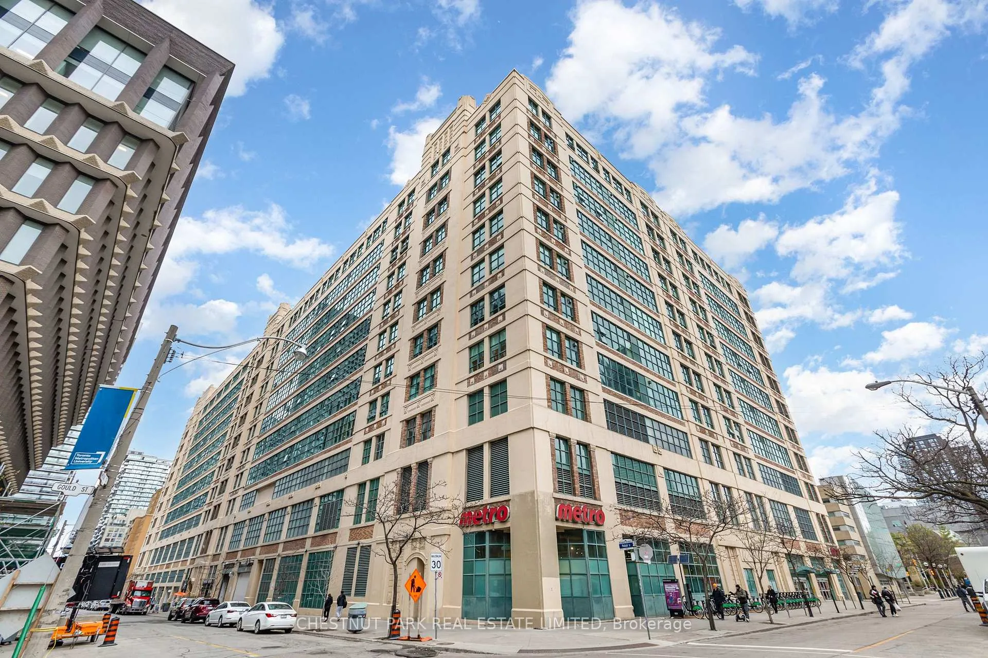 Front of Unit 961, 155 Dalhousie Street
