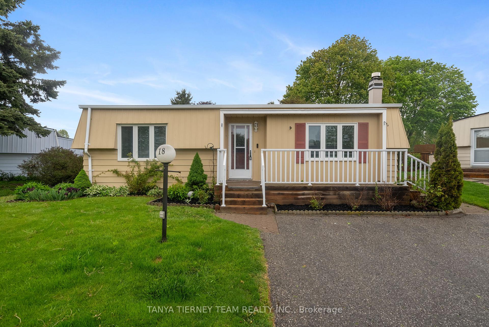 Photo 1 of 18 The Cove Road, Clarington, Newcastle — HOMEH