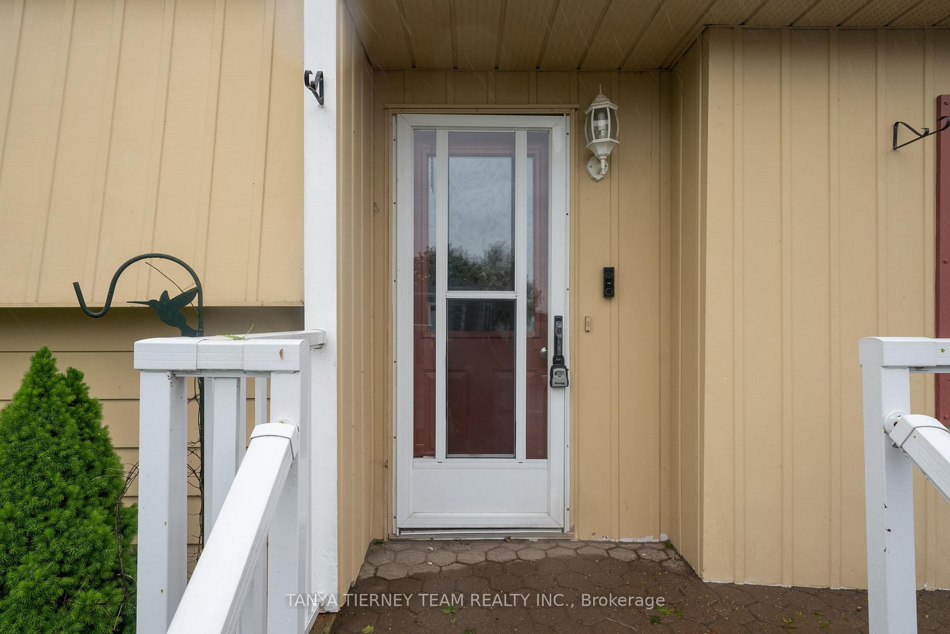 Photo 4 of 18 The Cove Road, Clarington, Newcastle — HOMEH