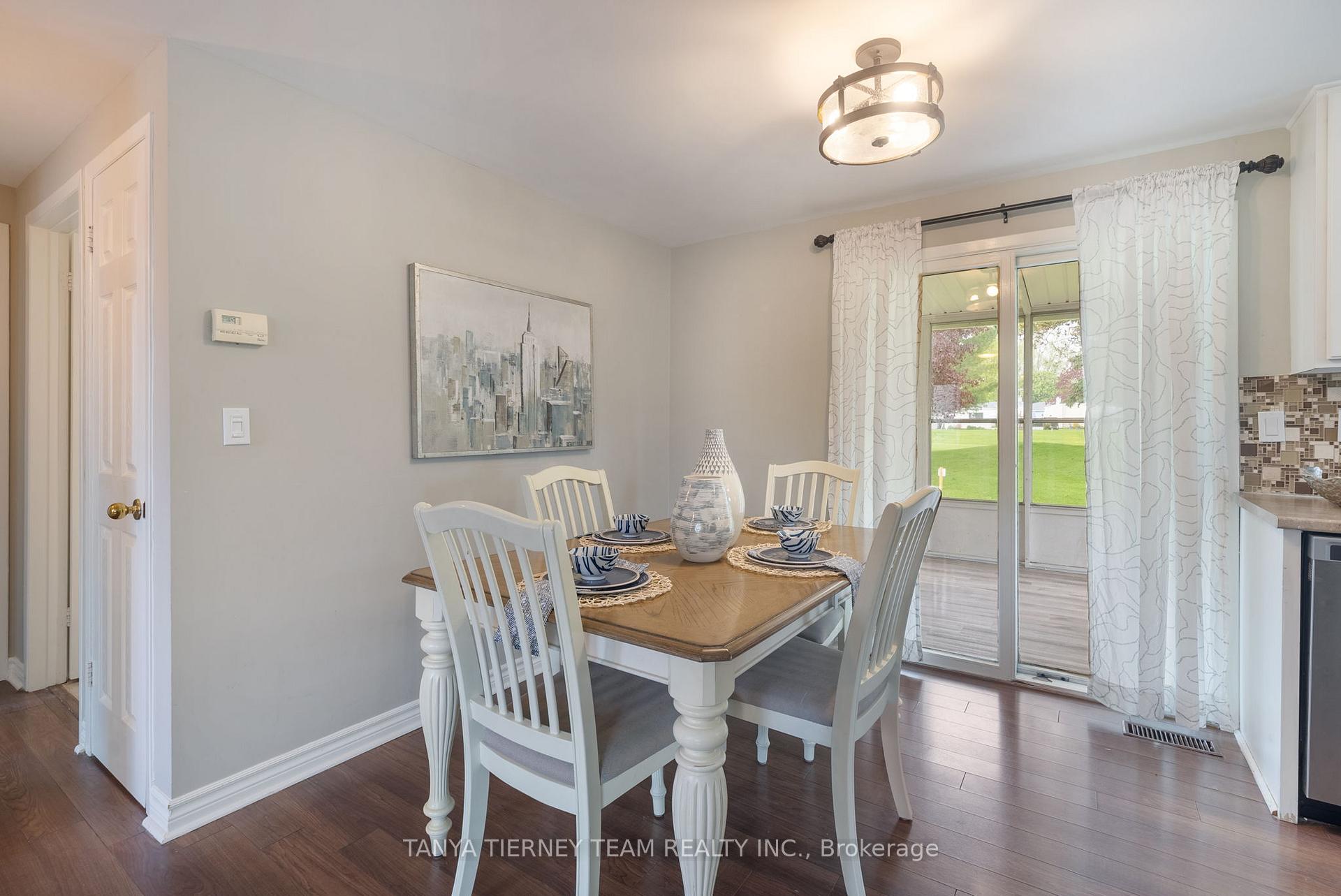 Photo 12 of 18 The Cove Road, Clarington, Newcastle — HOMEH