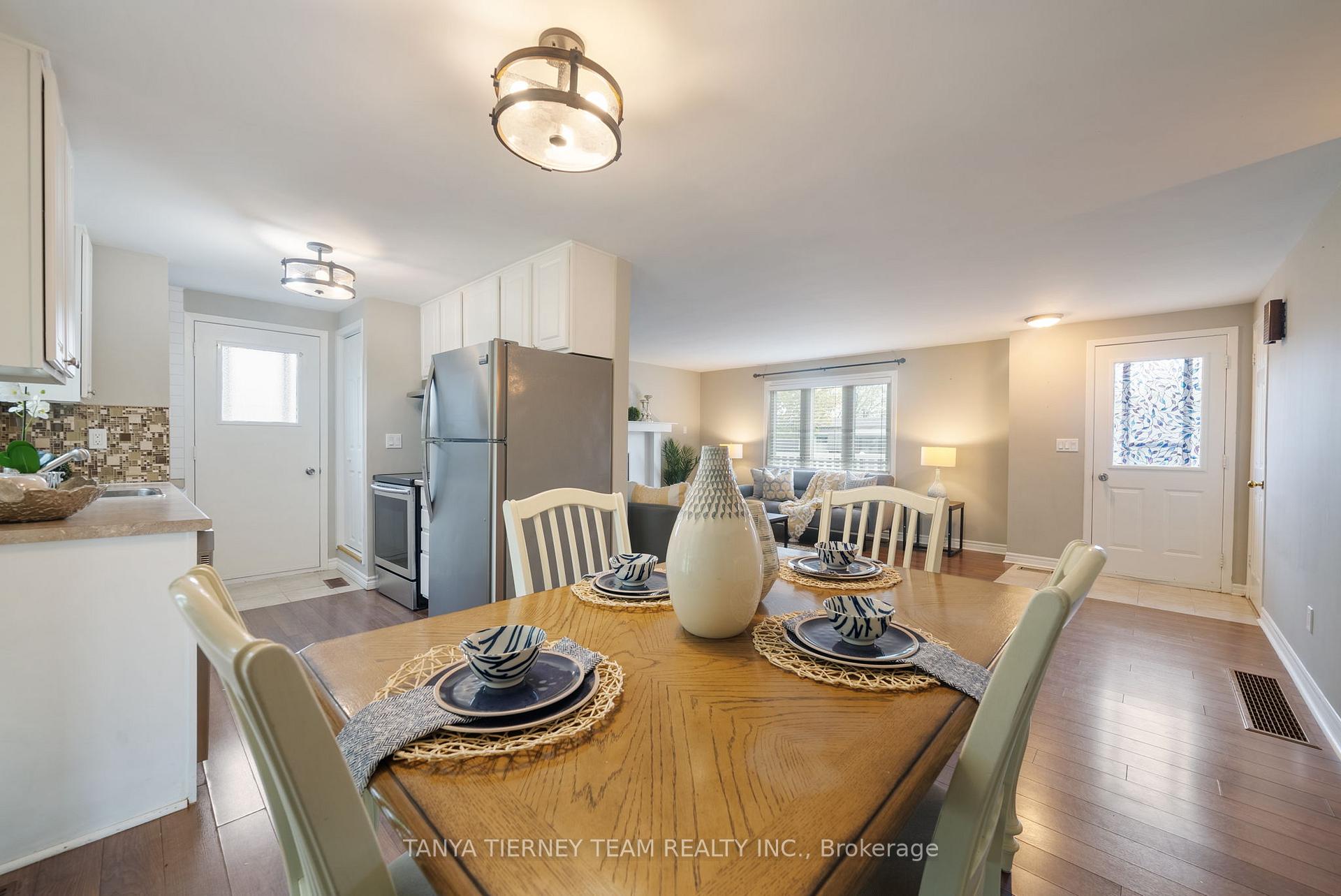 Photo 13 of 18 The Cove Road, Clarington, Newcastle — HOMEH