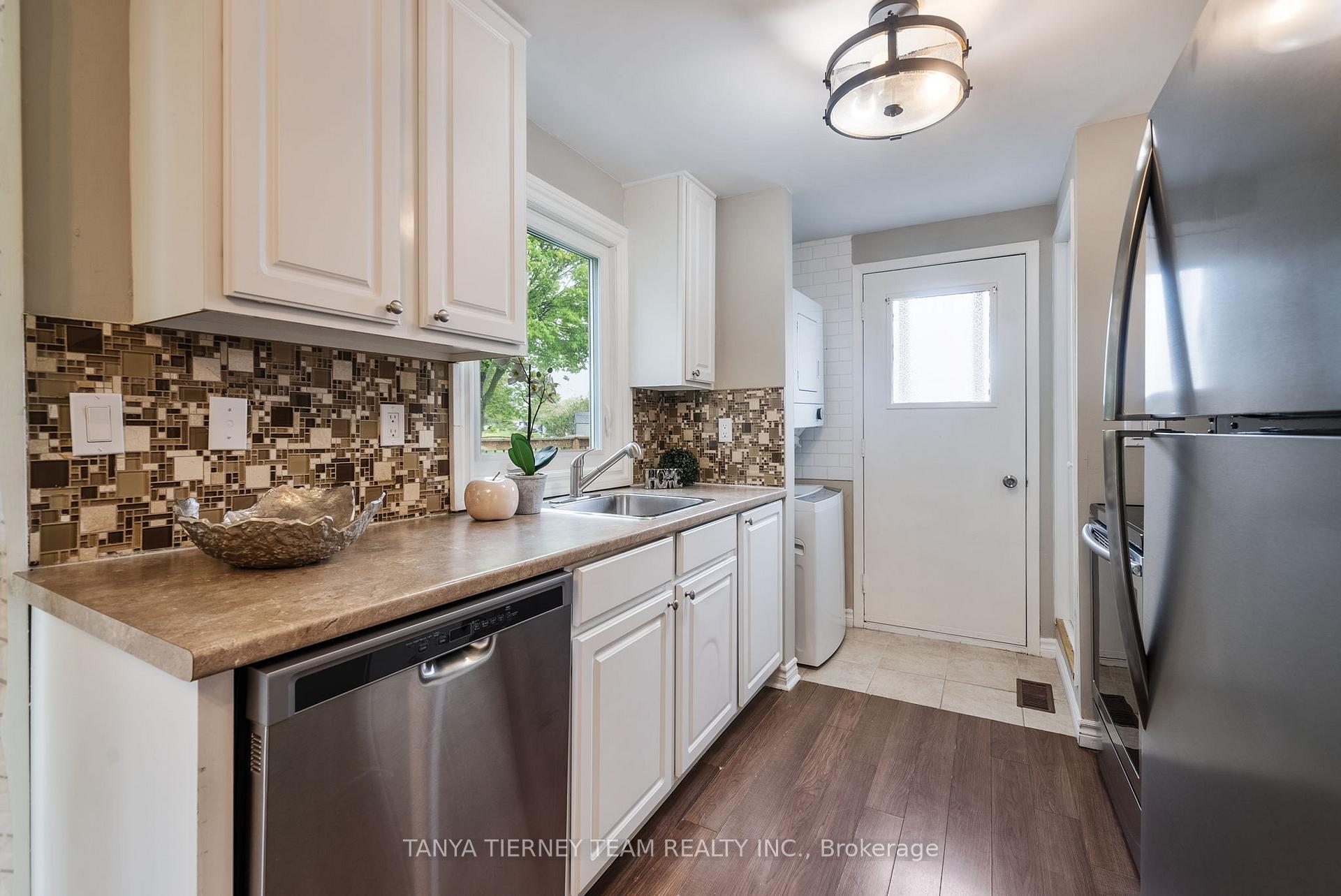 Photo 14 of 18 The Cove Road, Clarington, Newcastle — HOMEH