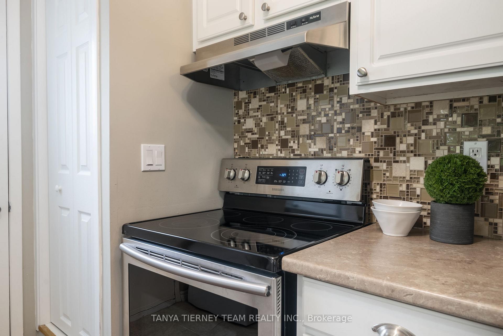Photo 15 of 18 The Cove Road, Clarington, Newcastle — HOMEH