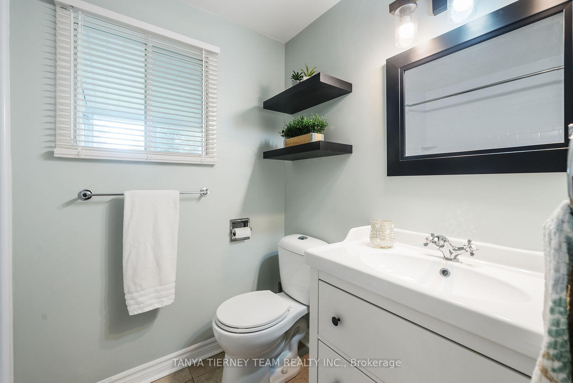 Photo 25 of 18 The Cove Road, Clarington, Newcastle — HOMEH