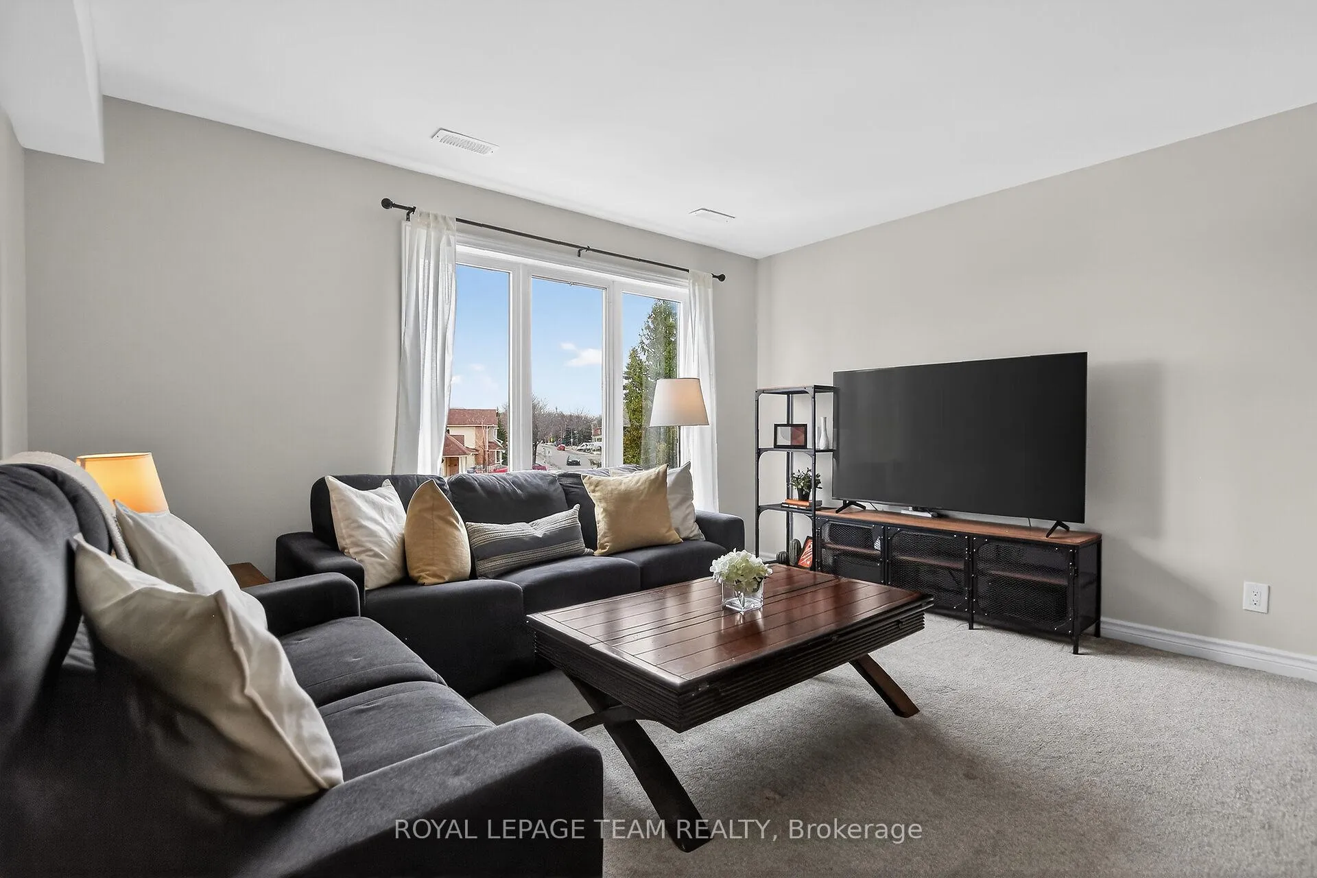 Photo 3 of Unit 15, 51 Waterbridge Drive, Ottawa, Barrhaven East — HOMEH