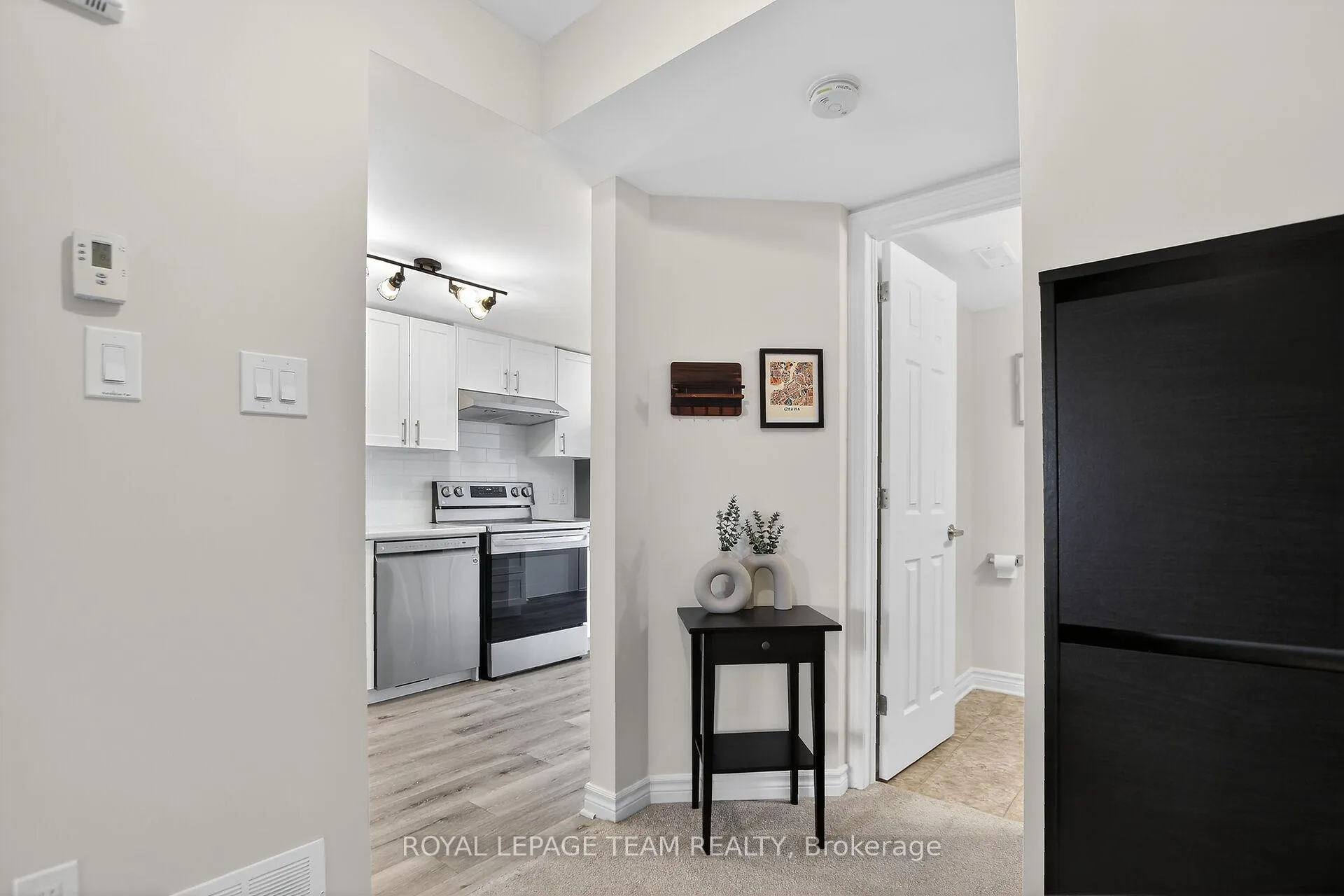 Photo 8 of Unit 15, 51 Waterbridge Drive, Ottawa, Barrhaven East — HOMEH