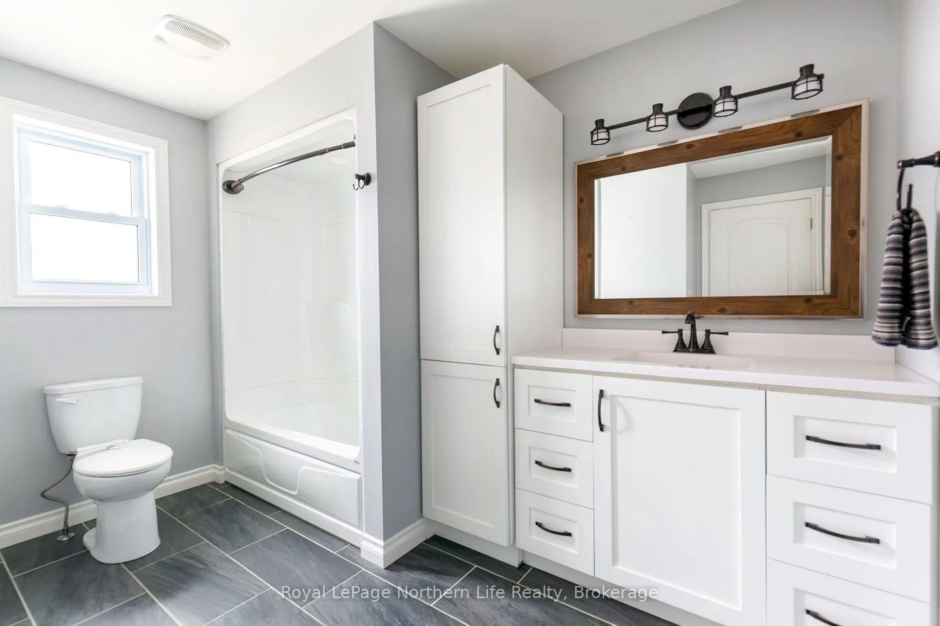 Photo 13 of 300 Yonge Street, Bonfield — HOMEH