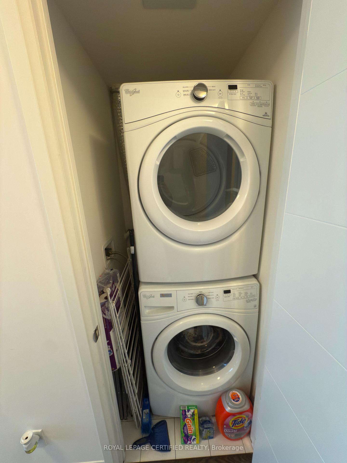 Photo 3 of Unit 1819, 460 Adelaide Street E, Toronto, Moss Park — HOMEH