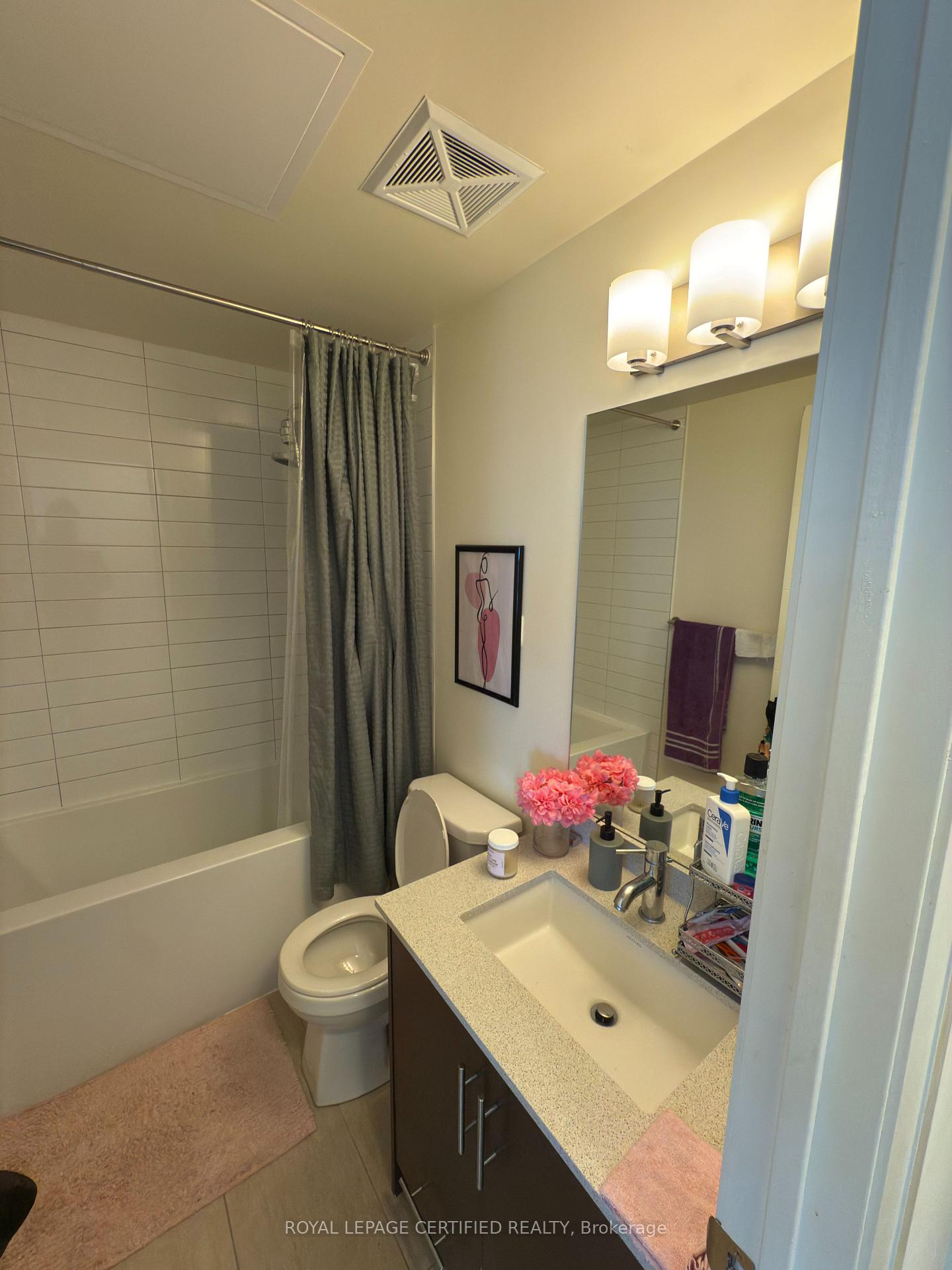 Photo 4 of Unit 1819, 460 Adelaide Street E, Toronto, Moss Park — HOMEH