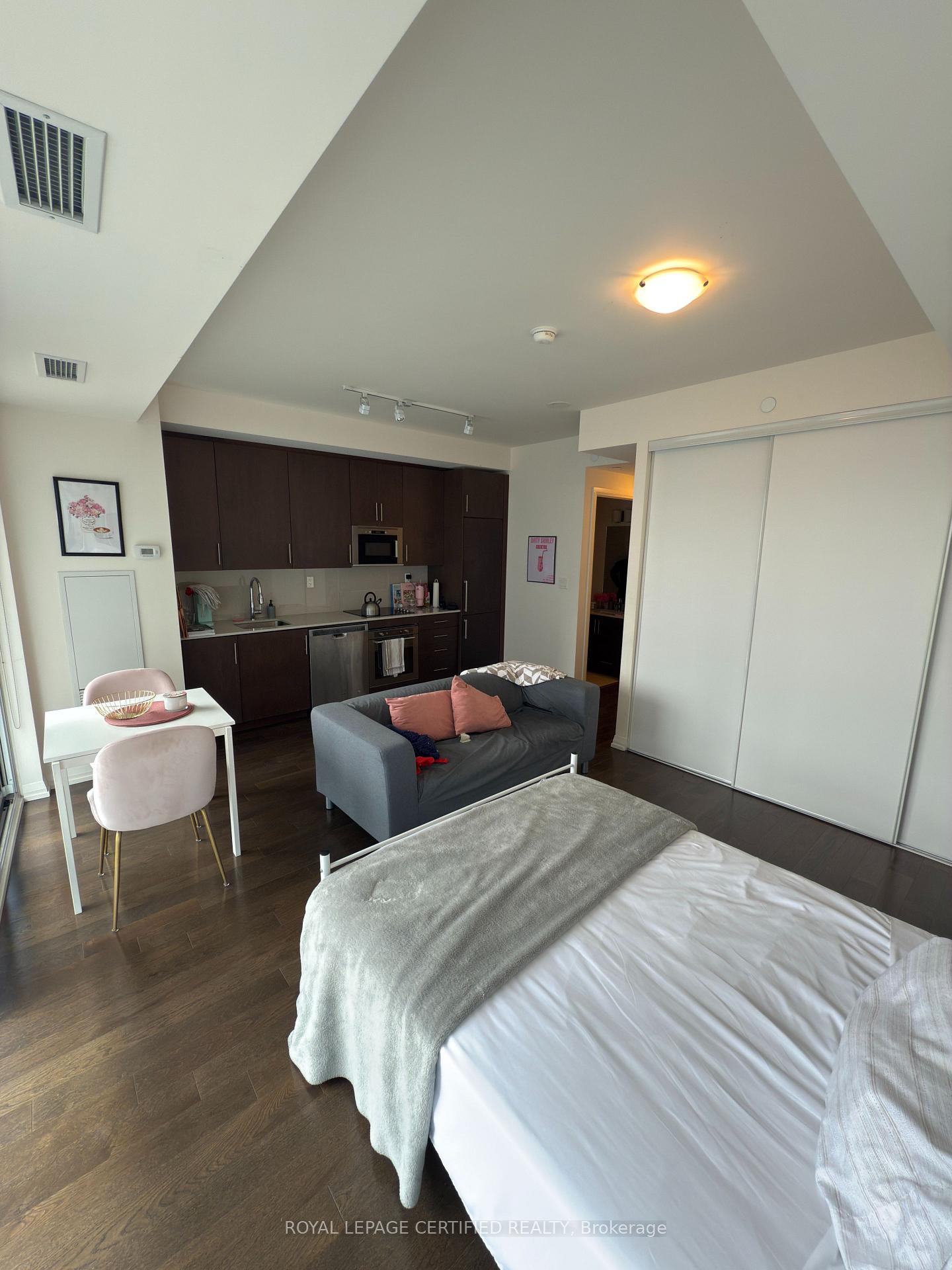 Photo 9 of Unit 1819, 460 Adelaide Street E, Toronto, Moss Park — HOMEH