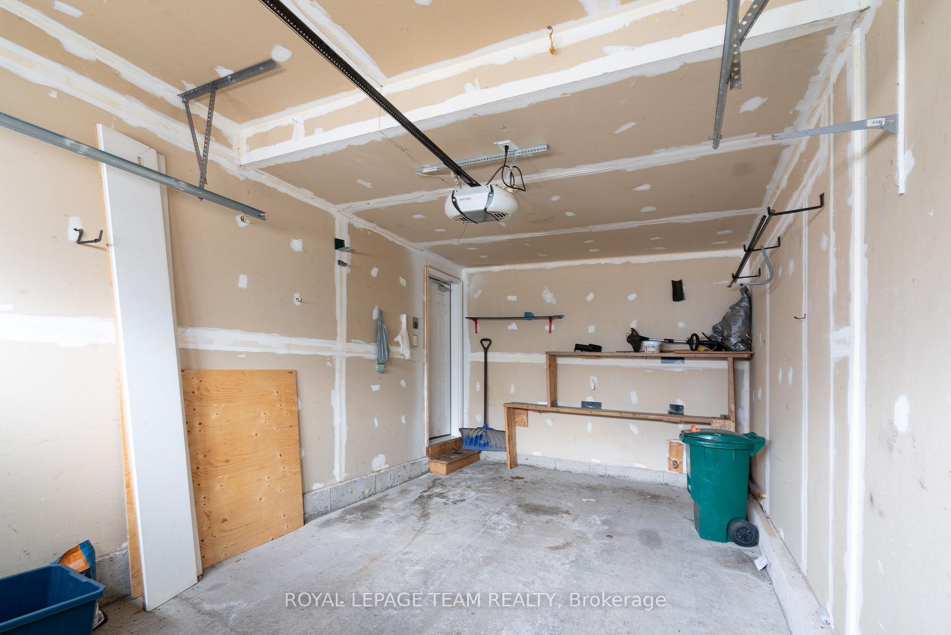 Photo 4 of 3034 Freshwater Way, Ottawa, Barrhaven - Half Moon Bay — HOMEH