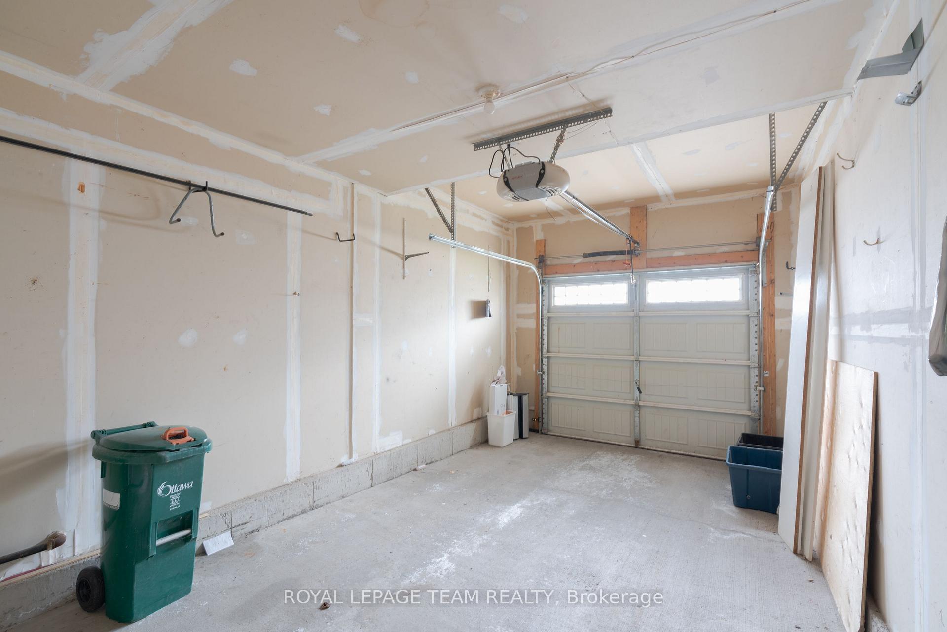 Photo 5 of 3034 Freshwater Way, Ottawa, Barrhaven - Half Moon Bay — HOMEH