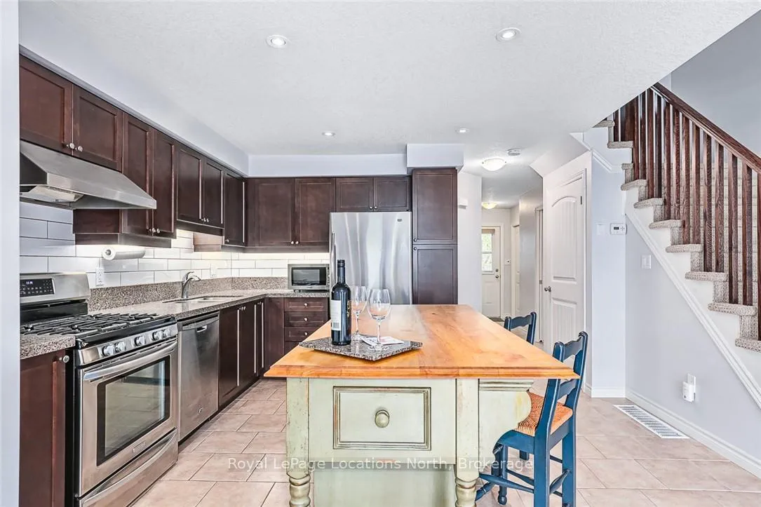 Photo 4 of 31 Silver Glen Boulevard, Collingwood — HOMEH