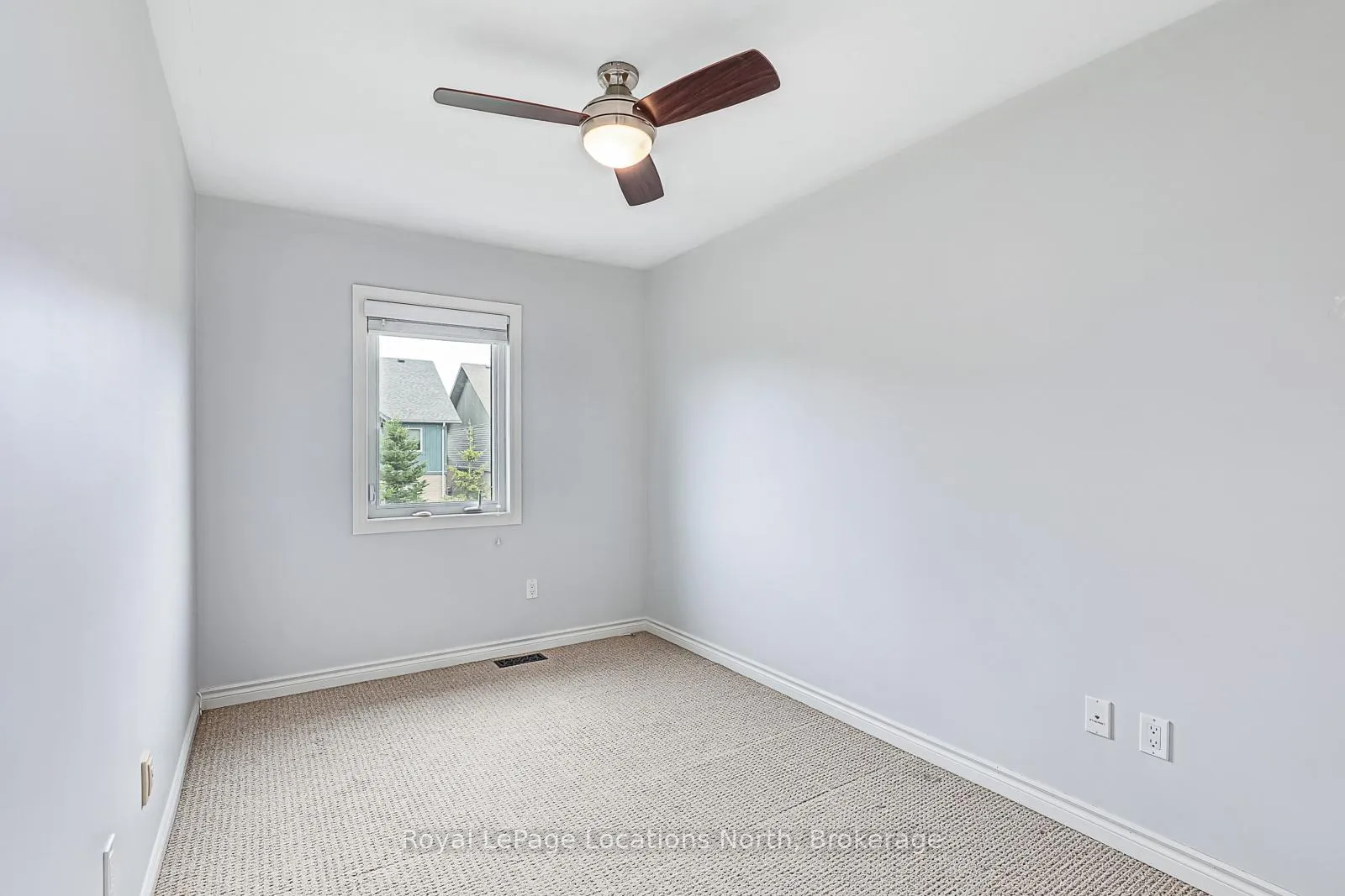 Photo 10 of 31 Silver Glen Boulevard, Collingwood — HOMEH