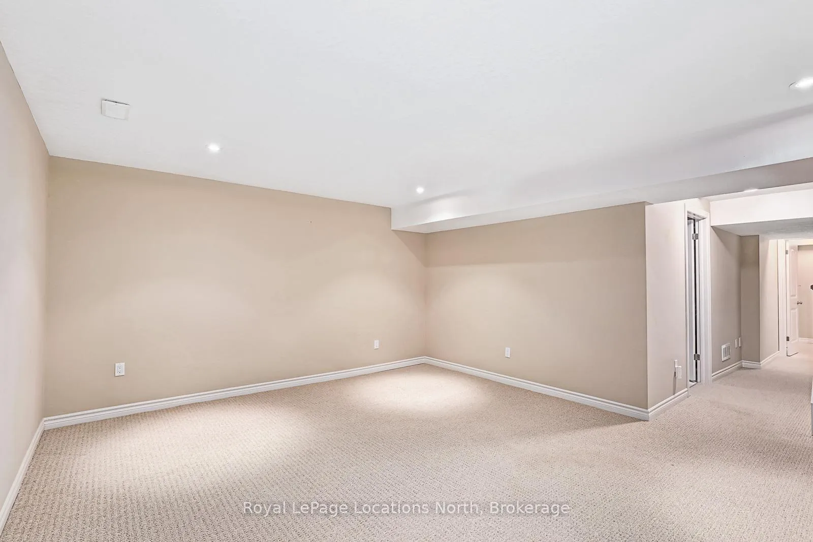 Photo 12 of 31 Silver Glen Boulevard, Collingwood — HOMEH