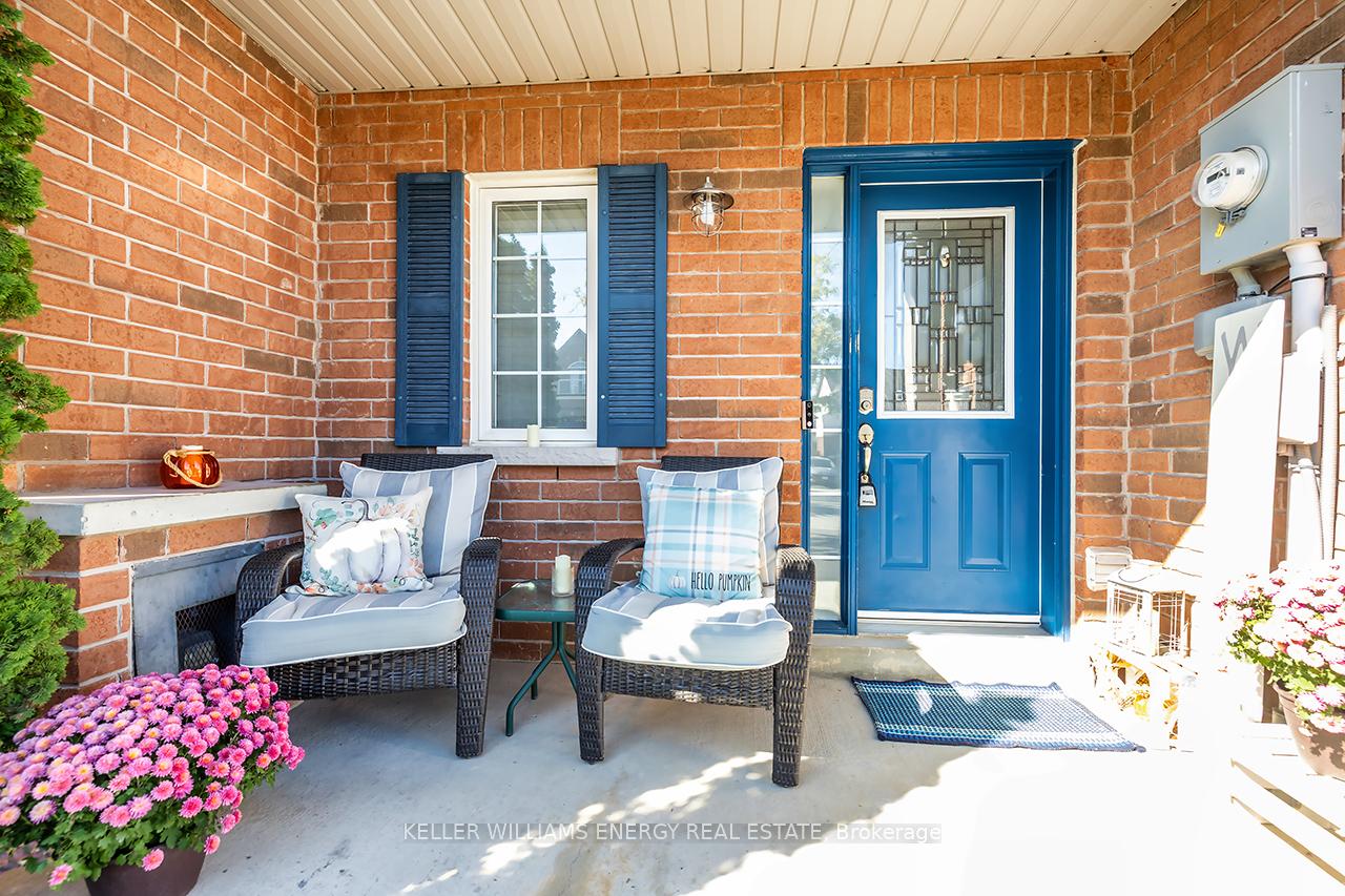 Photo 3 of 8 Bagnell Crescent, Clarington, Bowmanville — HOMEH