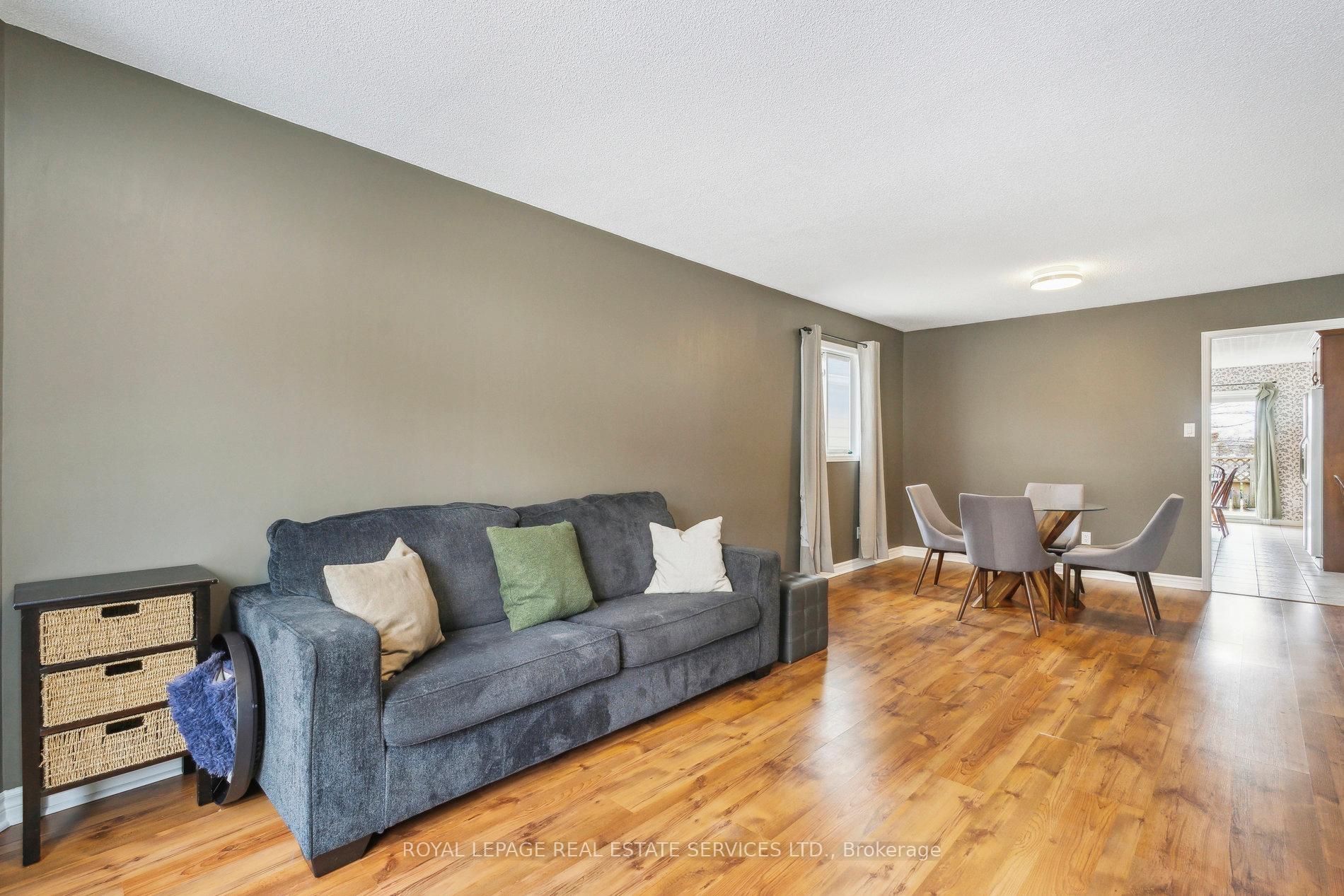 Photo 8 of 19 Engel Crescent, Barrie, Letitia Heights — HOMEH