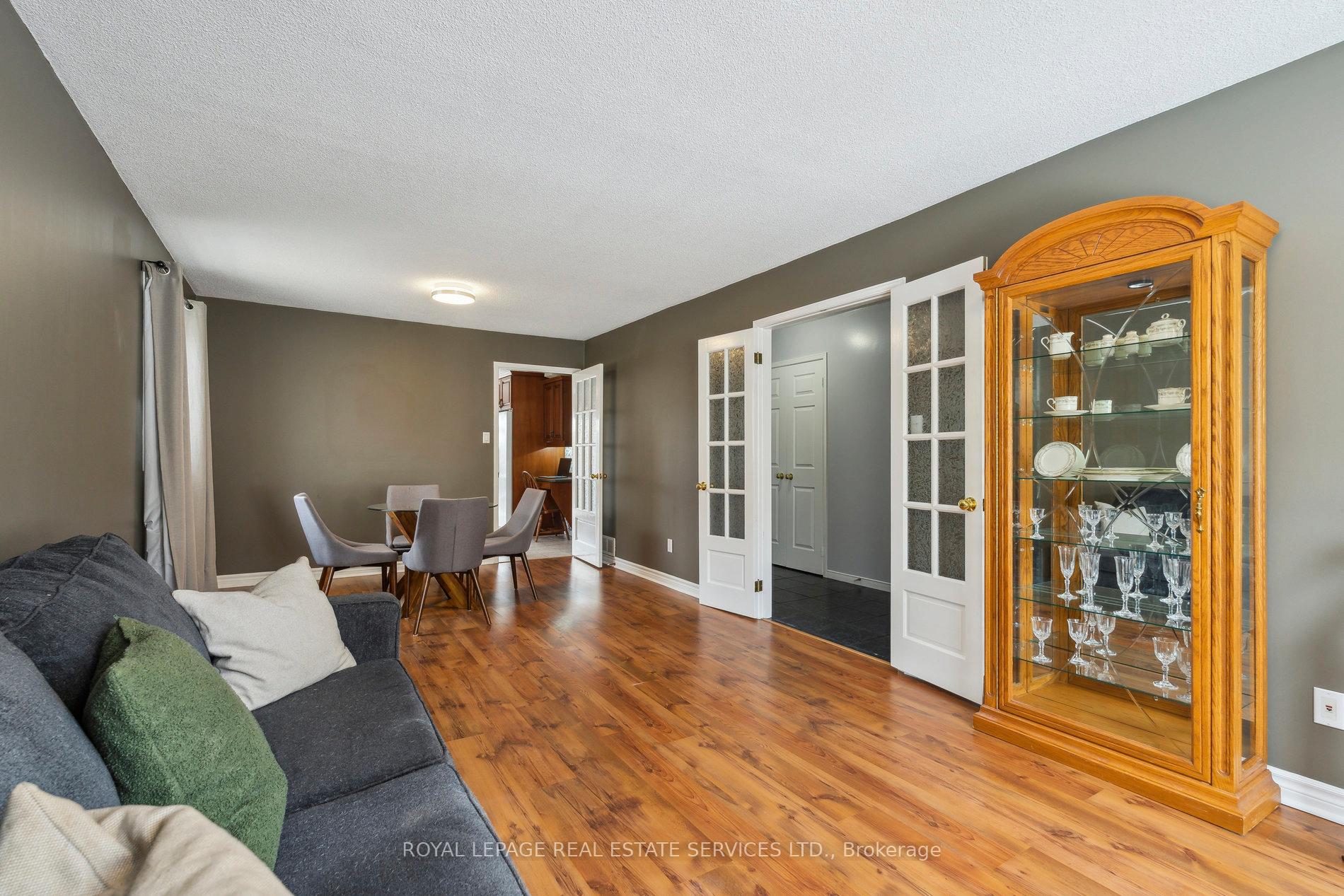 Photo 9 of 19 Engel Crescent, Barrie, Letitia Heights — HOMEH