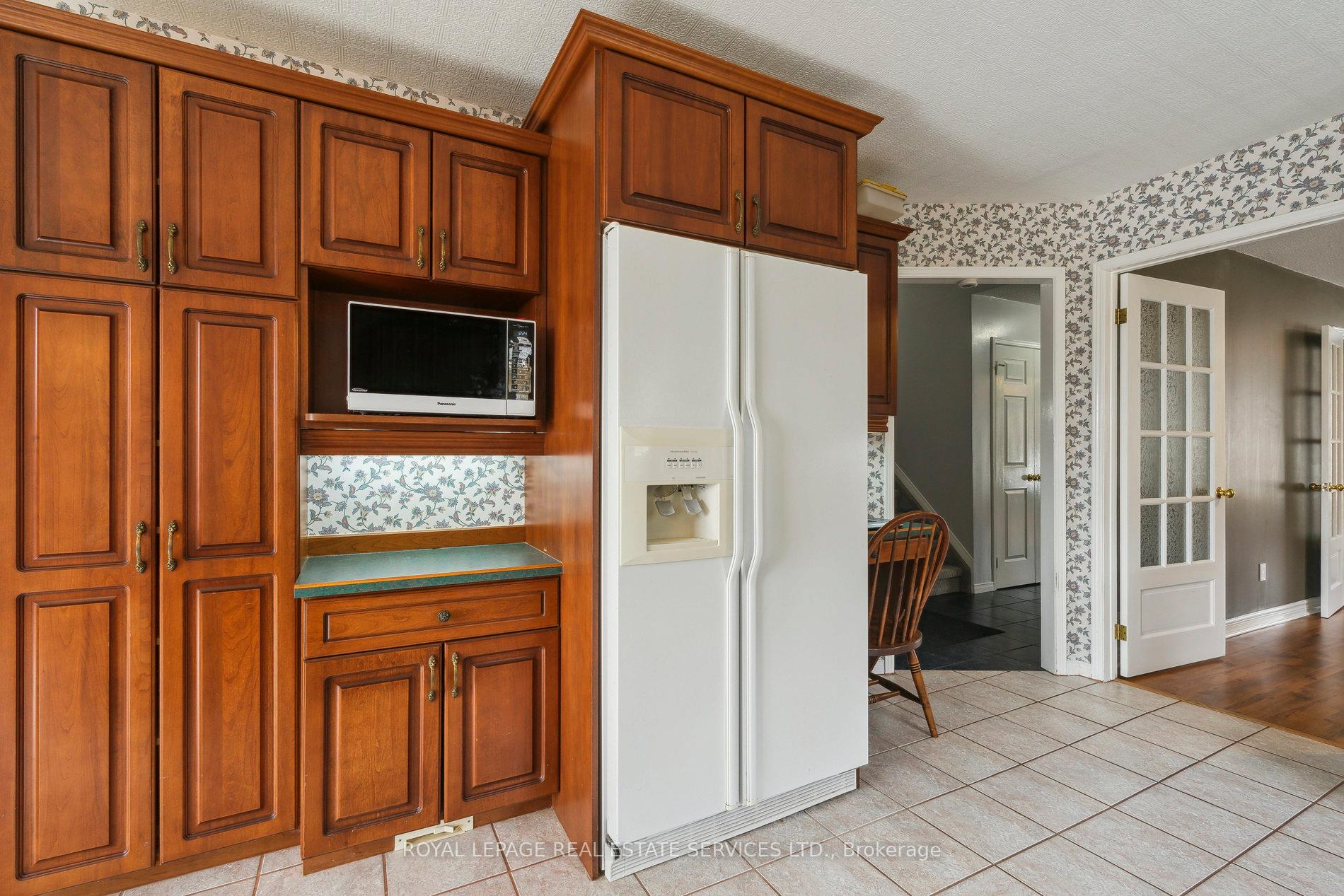 Photo 17 of 19 Engel Crescent, Barrie, Letitia Heights — HOMEH