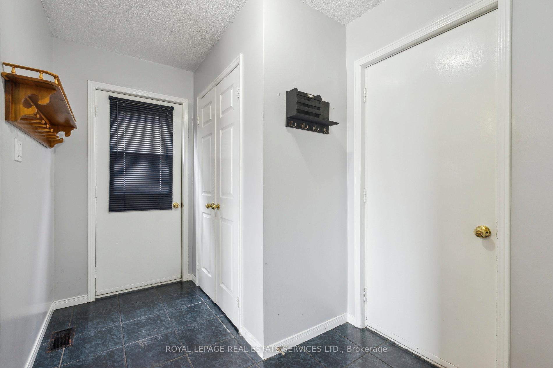 Photo 18 of 19 Engel Crescent, Barrie, Letitia Heights — HOMEH