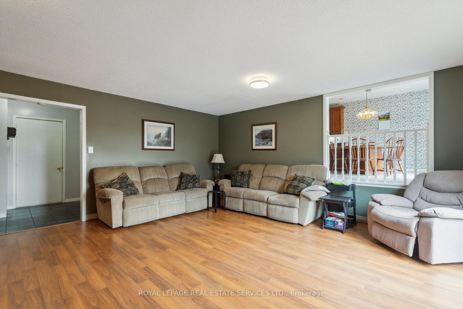 Photo 20 of 19 Engel Crescent, Barrie, Letitia Heights — HOMEH