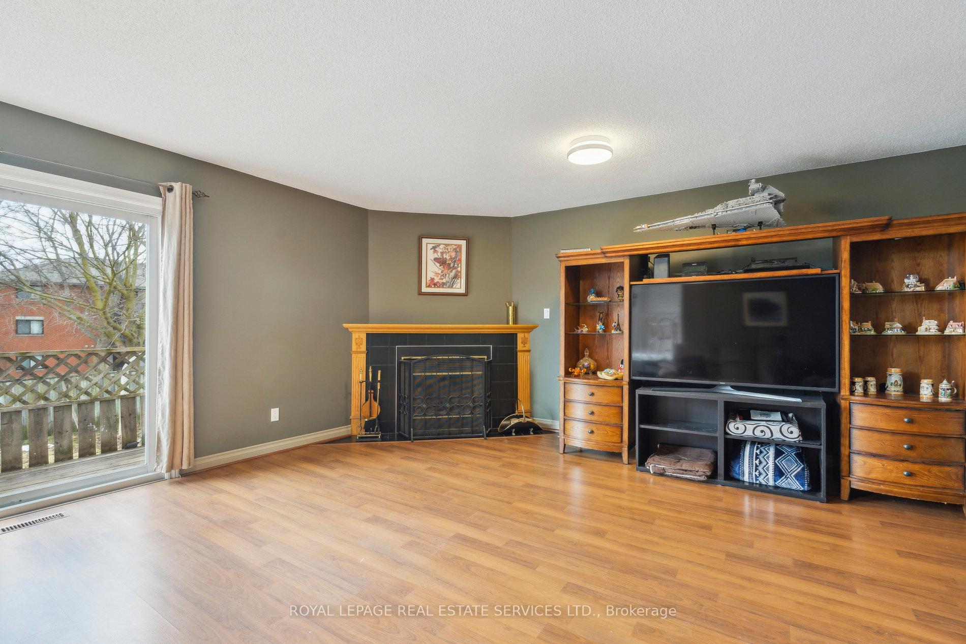 Photo 21 of 19 Engel Crescent, Barrie, Letitia Heights — HOMEH