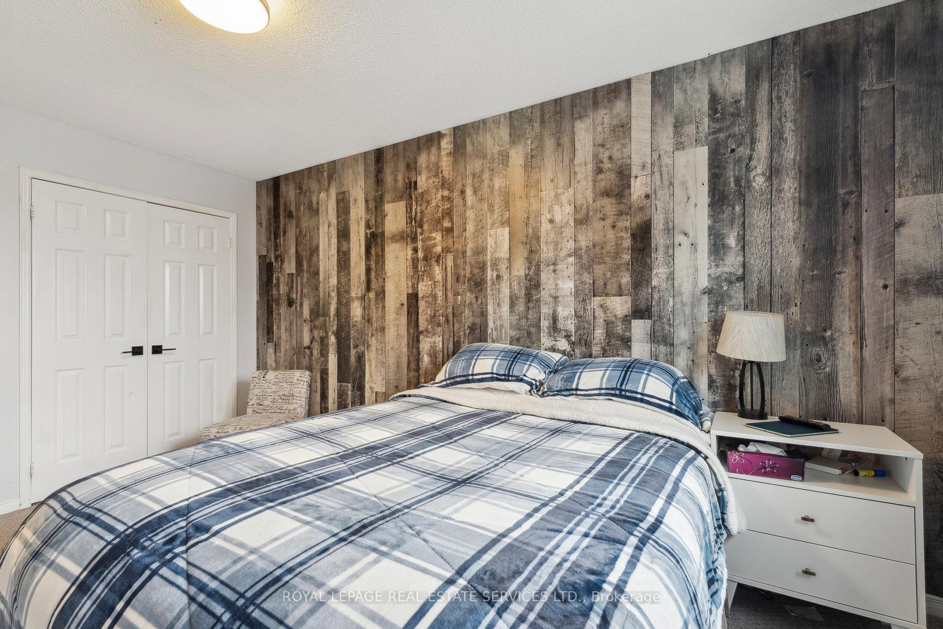 Photo 24 of 19 Engel Crescent, Barrie, Letitia Heights — HOMEH