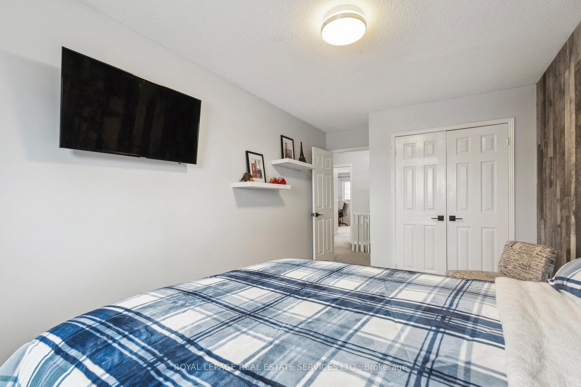 Photo 25 of 19 Engel Crescent, Barrie, Letitia Heights — HOMEH