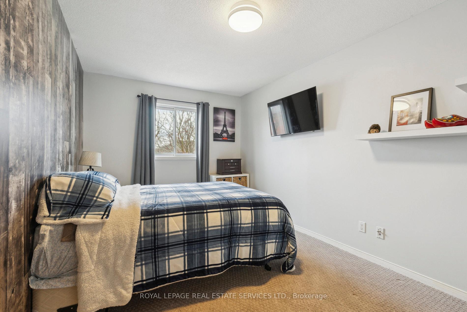Photo 26 of 19 Engel Crescent, Barrie, Letitia Heights — HOMEH