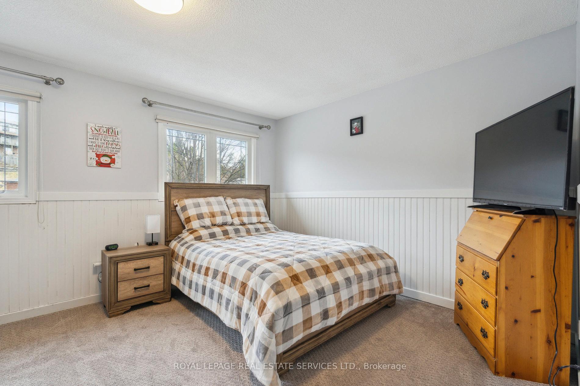 Photo 30 of 19 Engel Crescent, Barrie, Letitia Heights — HOMEH