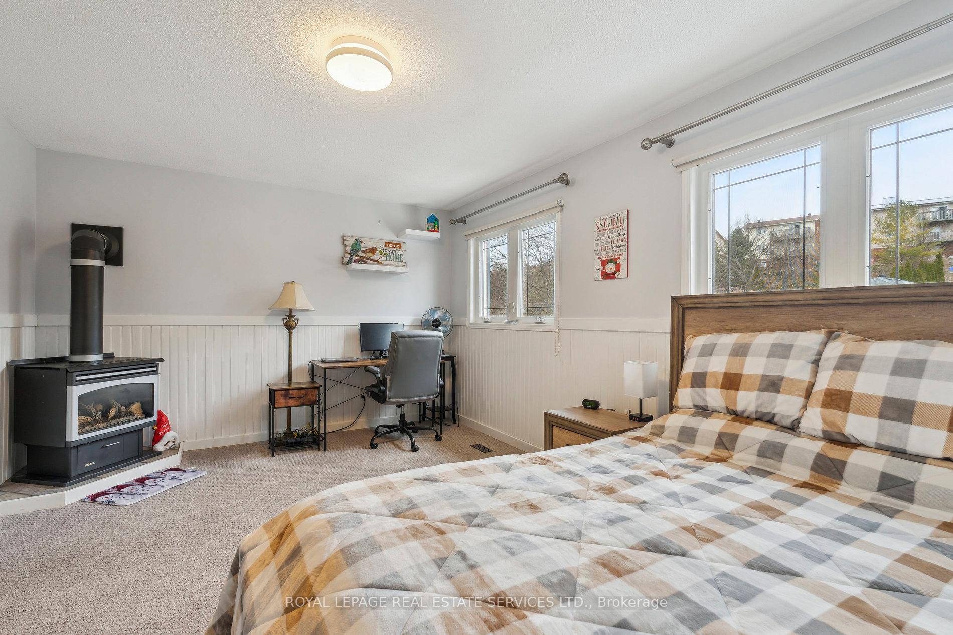 Photo 32 of 19 Engel Crescent, Barrie, Letitia Heights — HOMEH