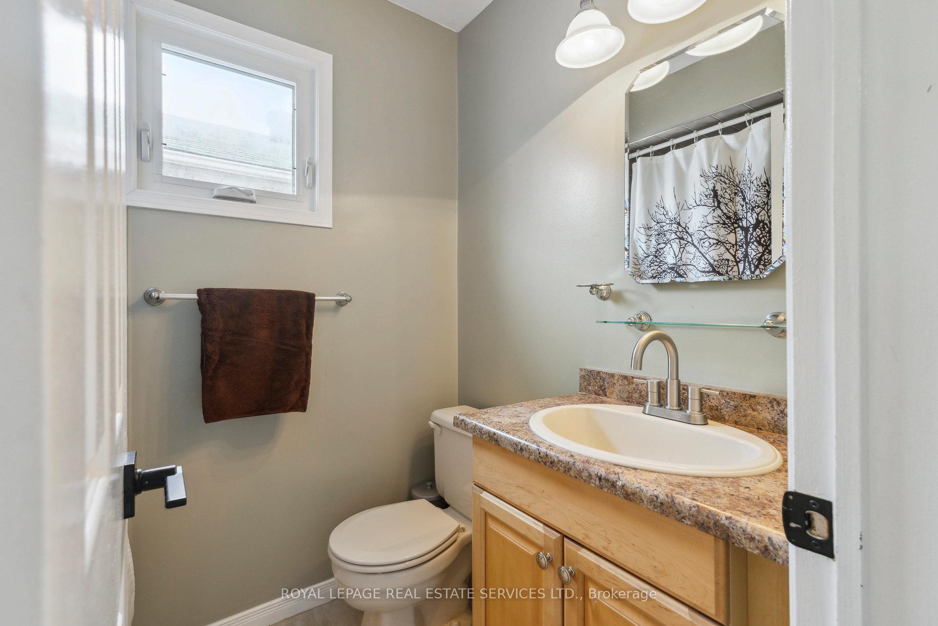 Photo 34 of 19 Engel Crescent, Barrie, Letitia Heights — HOMEH
