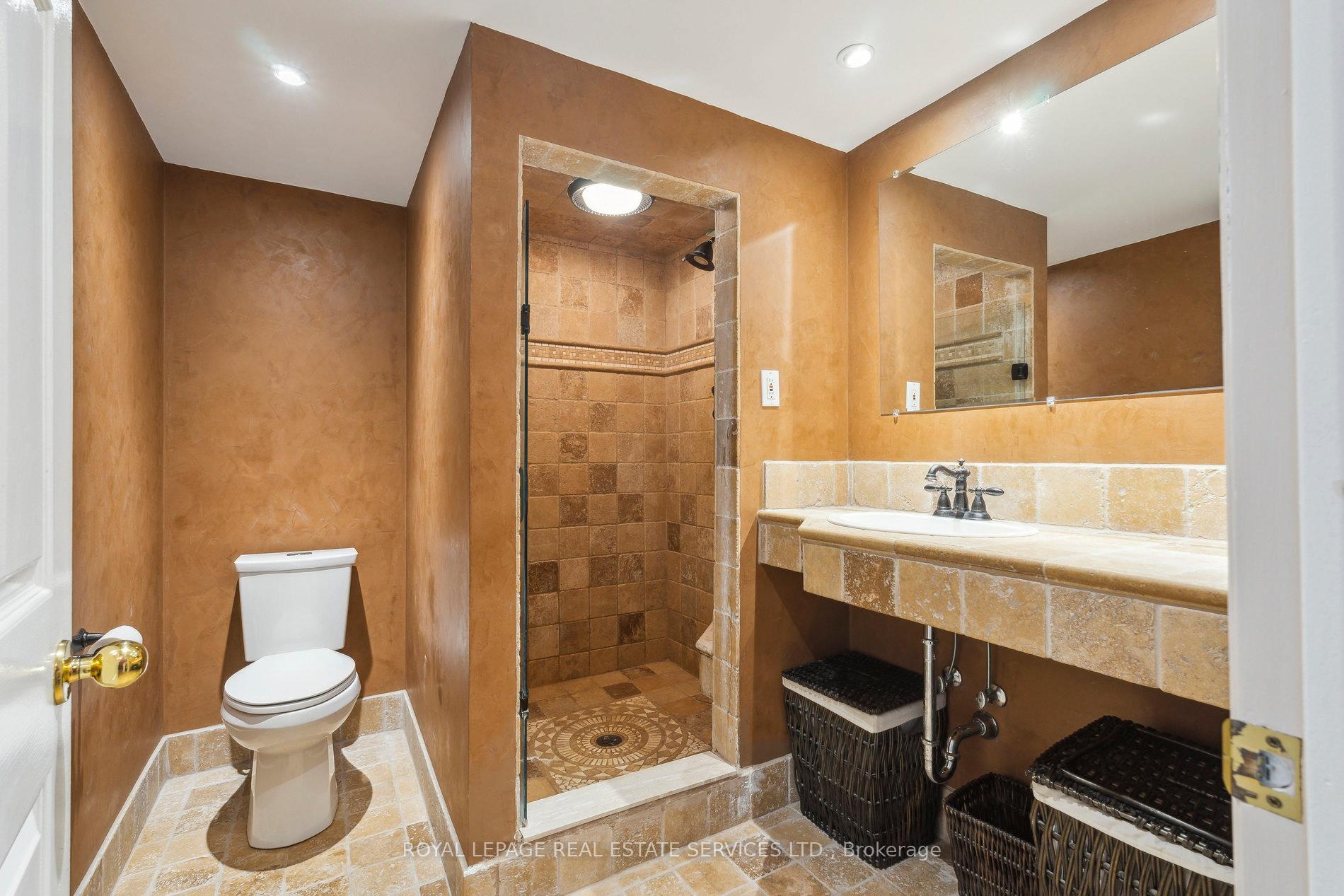 Photo 41 of 19 Engel Crescent, Barrie, Letitia Heights — HOMEH