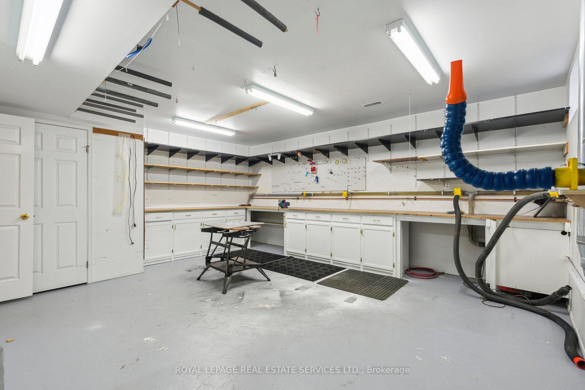 Photo 43 of 19 Engel Crescent, Barrie, Letitia Heights — HOMEH