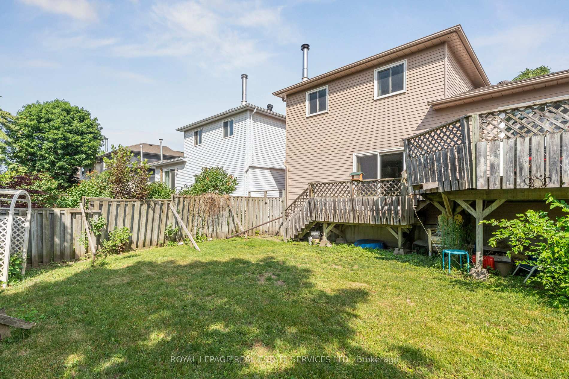 Photo 48 of 19 Engel Crescent, Barrie, Letitia Heights — HOMEH