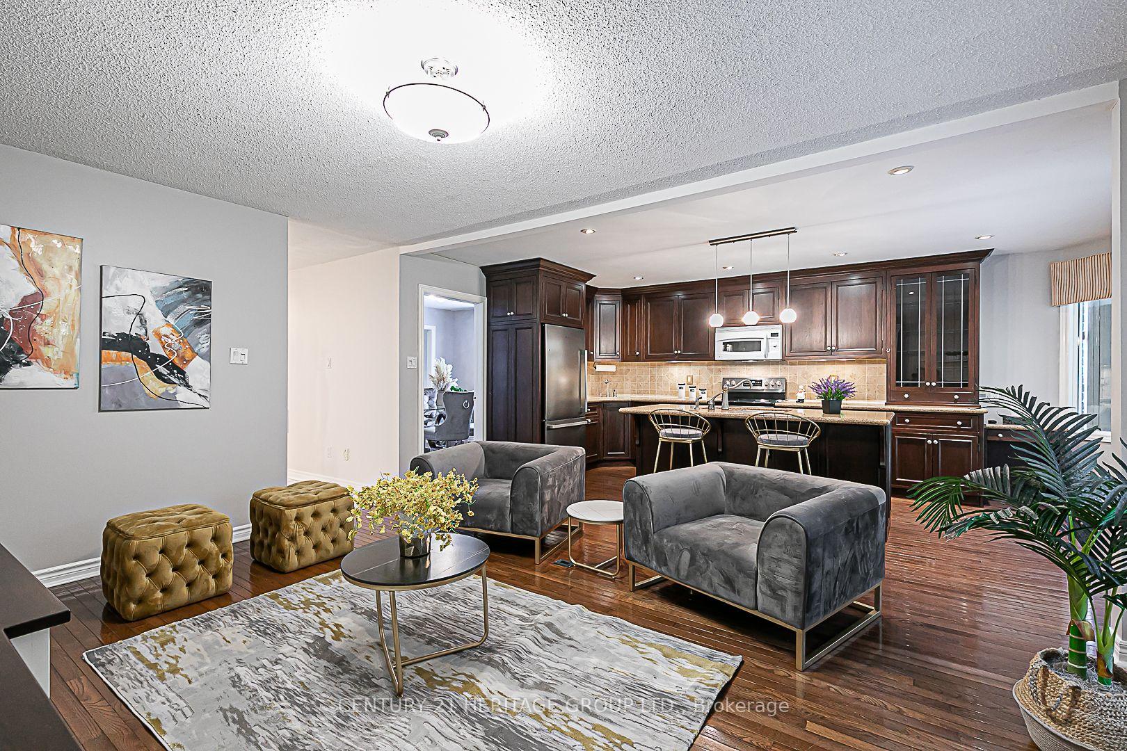 Photo 9 of 5 Haskell Crescent, Aurora, Aurora Highlands — HOMEH